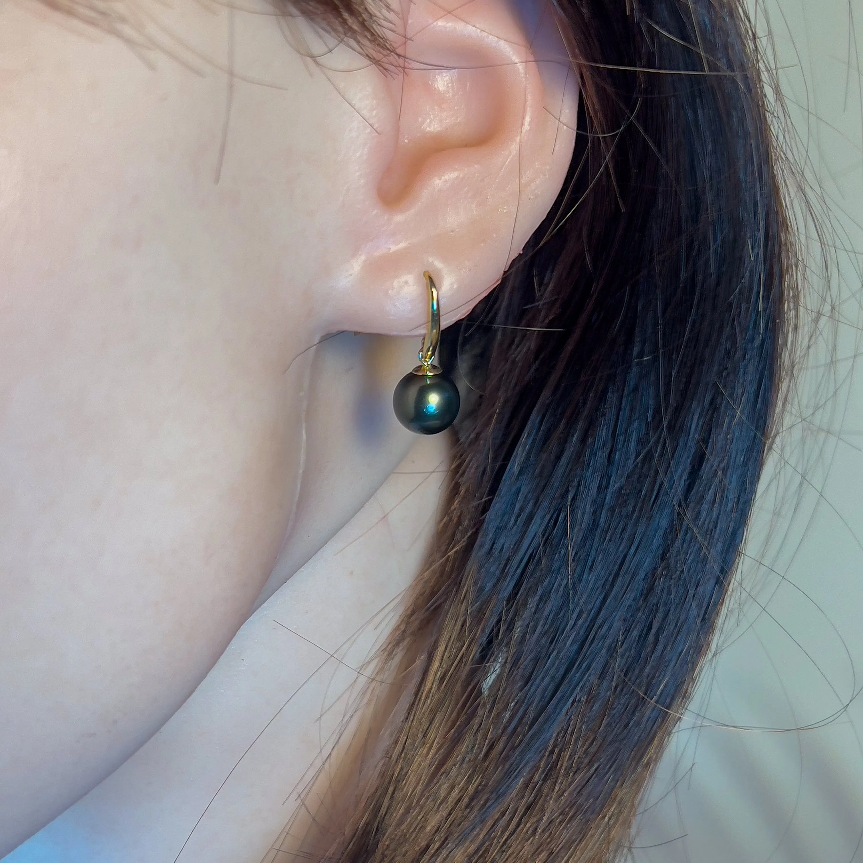 9kt Yellow gold dangling Tahitian Black Pearls 8.5-9mm earrings