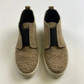 Seamless Knit Body Noise Reducing Sole Shoes Sneakers By Universal Thread In Animal Print, Size: 7