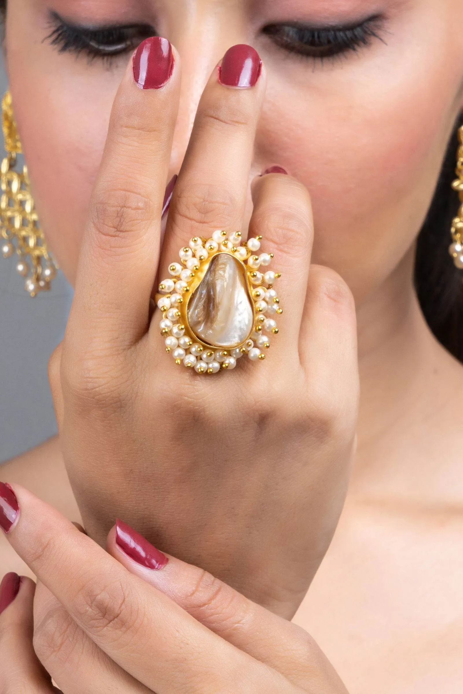 Adjustable Golden Brass Baroque Pearl Statement Ring for Elegant and Sophisticated Style