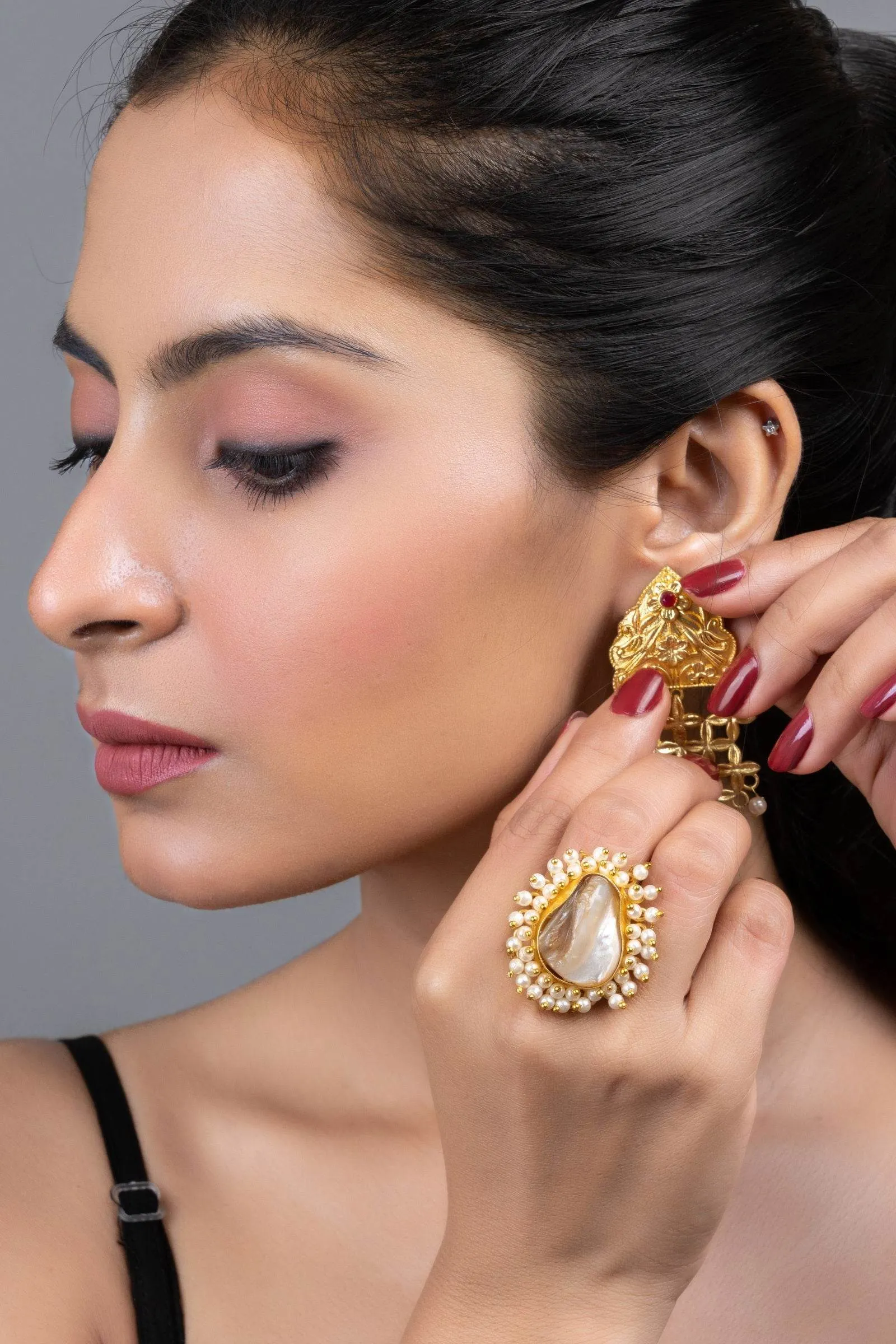 Adjustable Golden Brass Baroque Pearl Statement Ring for Elegant and Sophisticated Style