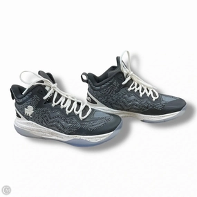 Lightweight durability Shoes Sneakers By Clothes Mentor In Black & Grey, Size: 9