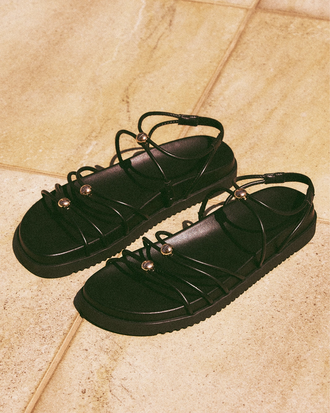 Reinforced Stitch Construction Leaf Touch ATWOOD - BLACK