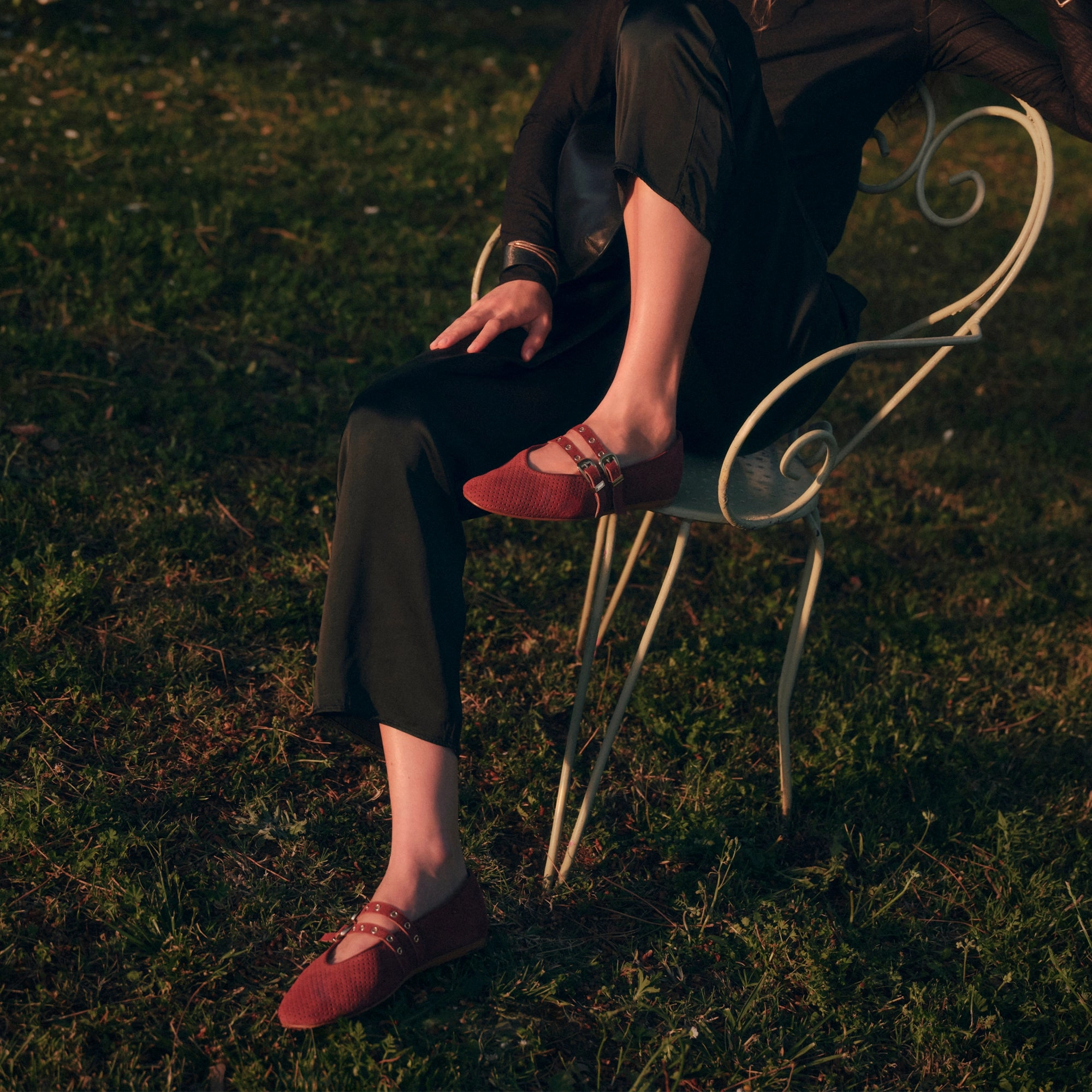 Comfortable Walking BAYLEE GROMMET BALLET FLATS OXBLOOD PERFORATED SUEDE