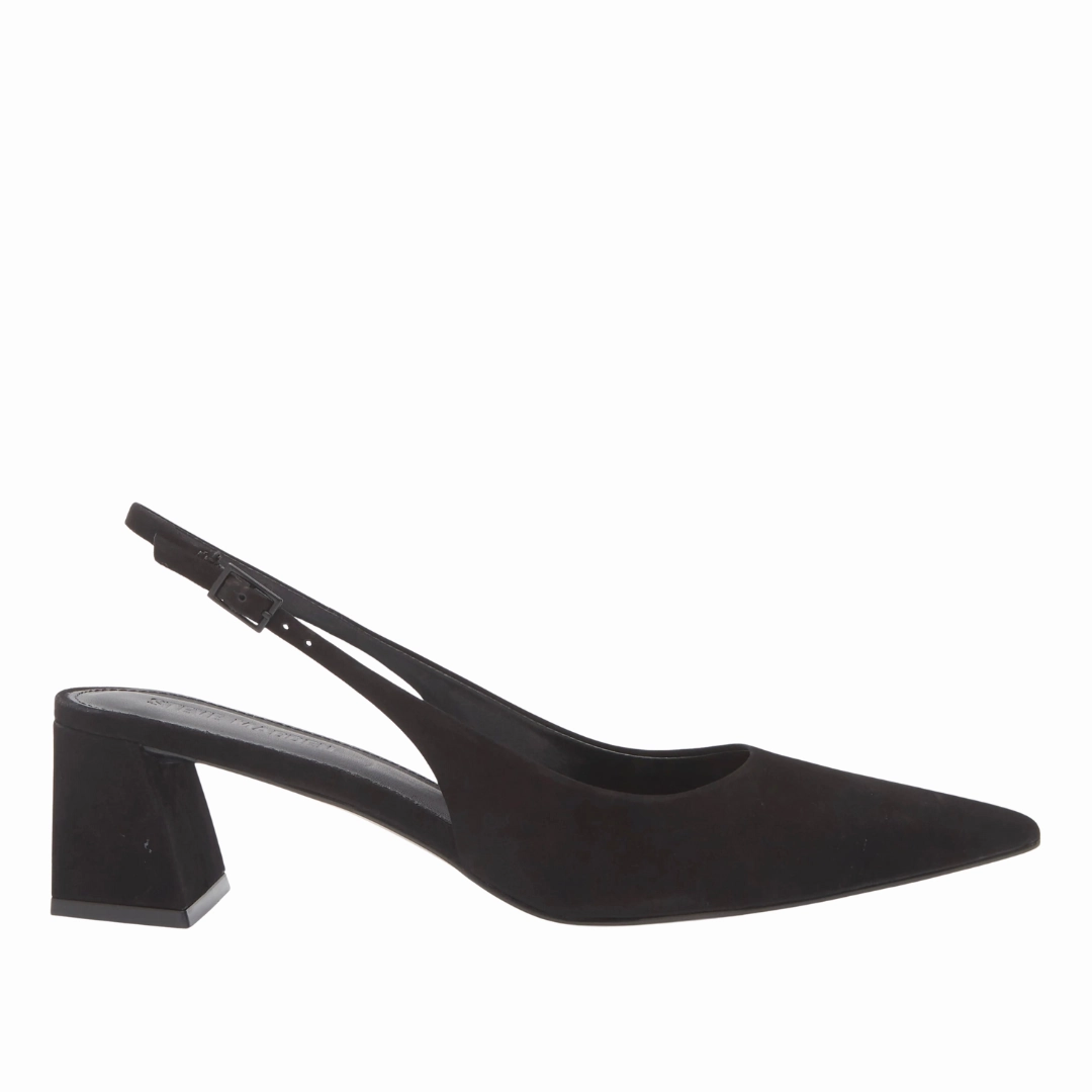 Robyn in Black least travel Maximum Cushioning
