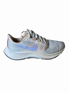 Shoes Sneakers By Nike In Cream, Size: 8 Performance Daily