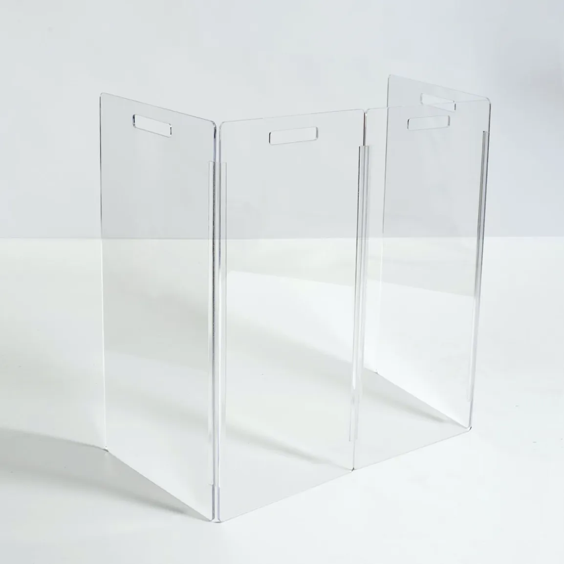 Clear Lucite Freestanding Zig-Zag Pet Gate (Made in the USA) (Direct-Ship)