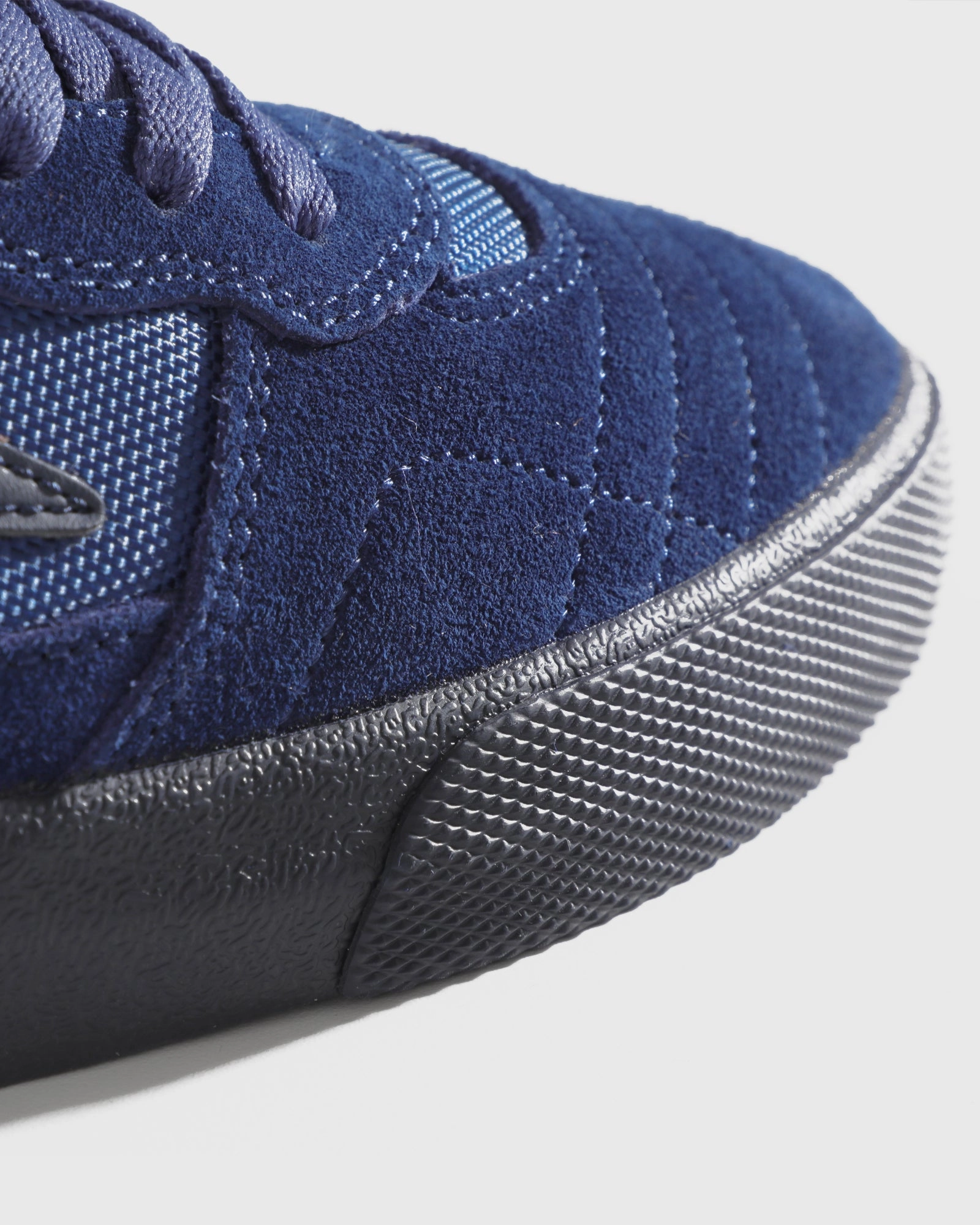 Ergonomic Travel Enthusiasts Non Binding Collar Padding Cambridge - Estate Blue Suede Monochrome