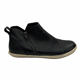Extended Heel Counter Shoes Sneakers By Taos In Black, Size:10