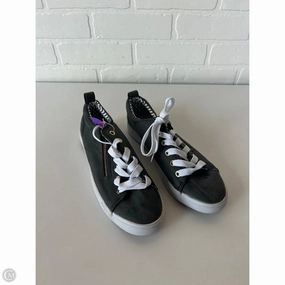 Sweat Wicking City Fit Shoes Sneakers By Clothes Mentor In Grey & White, Size: 8