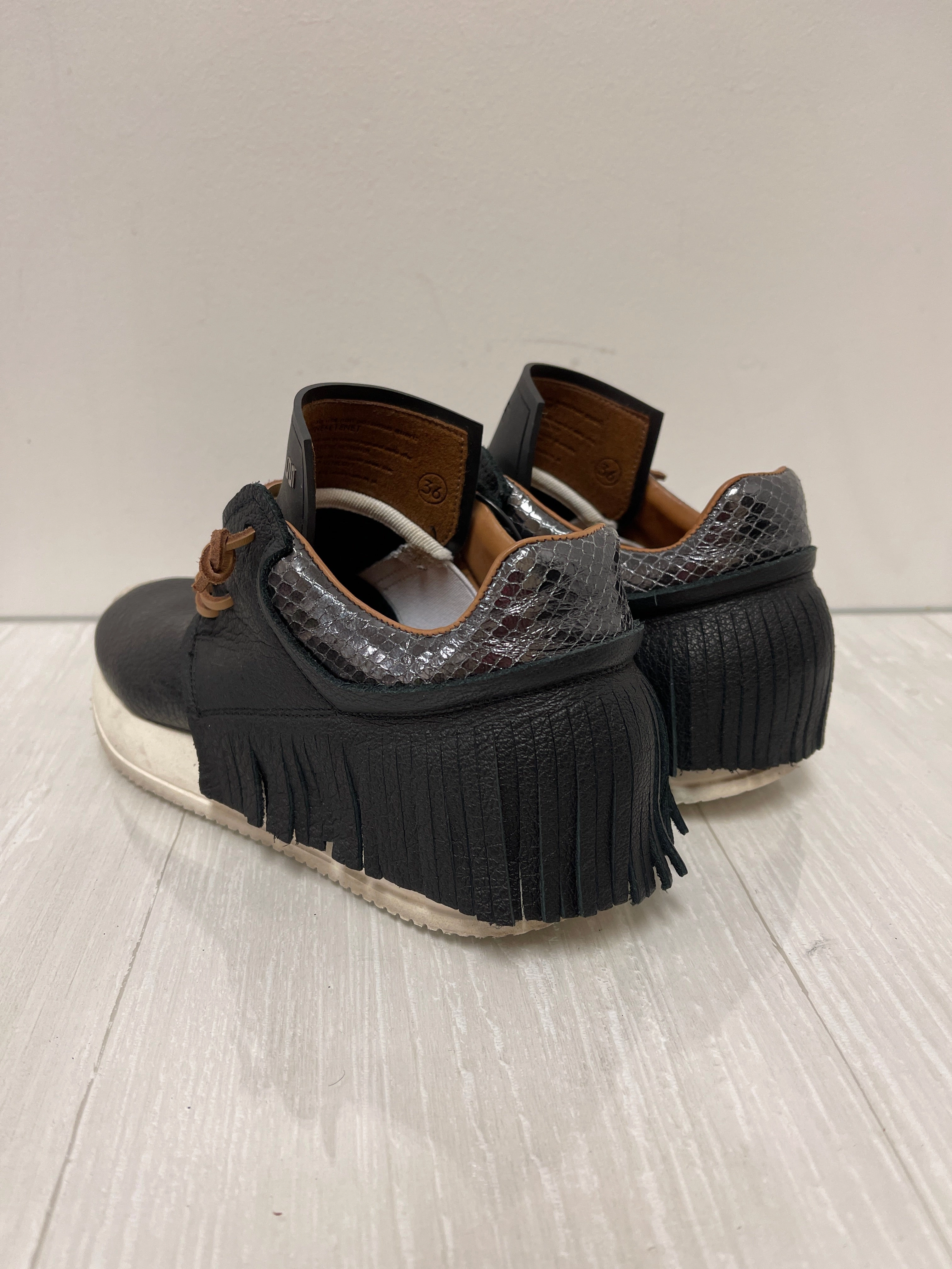 Shoes Sneakers By Cma In Black, Size: 5.5 High Shine