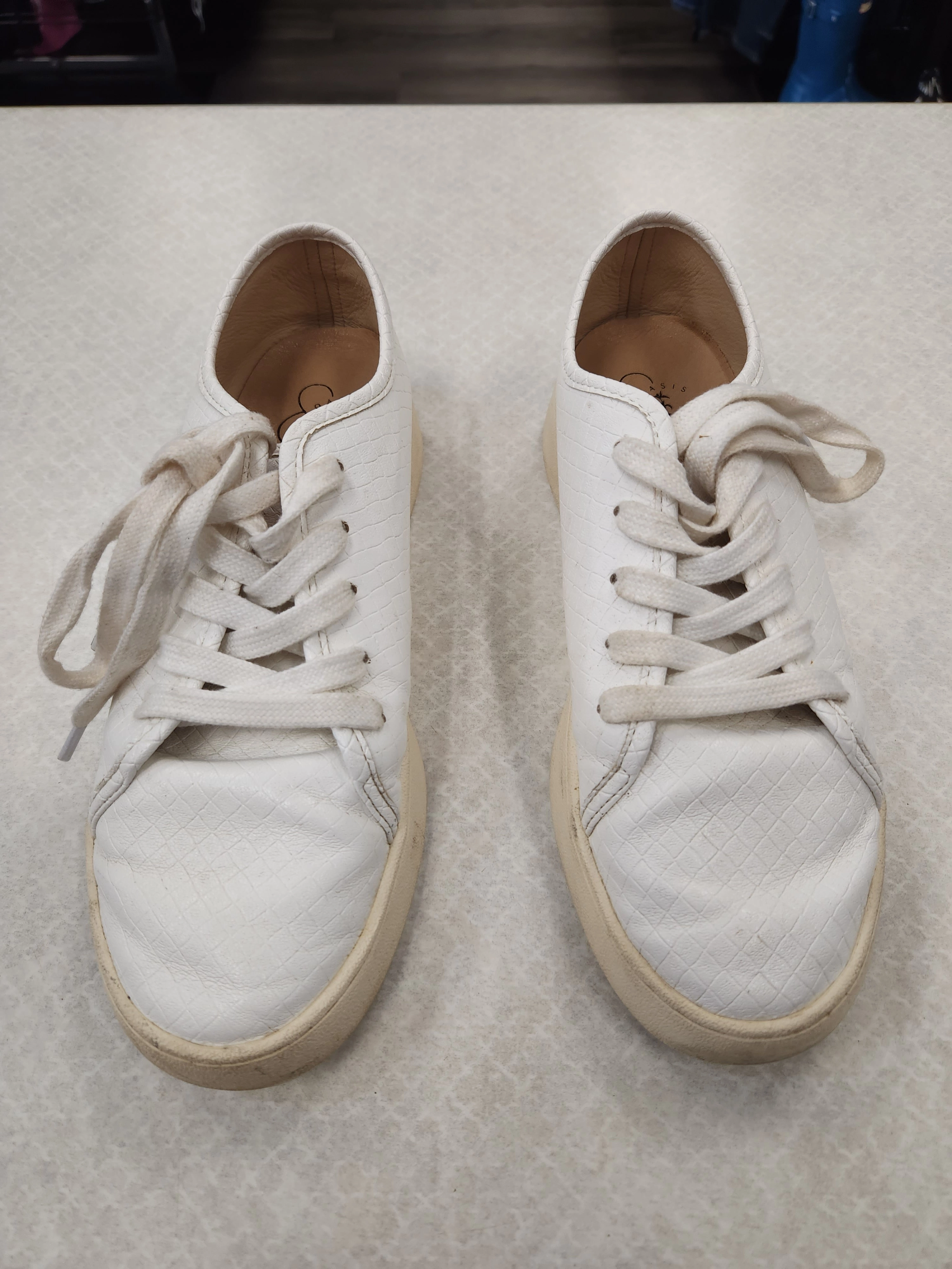 White Shoes Sneakers Clothes Mentor, Size 7.5 Lightweight Cushion
