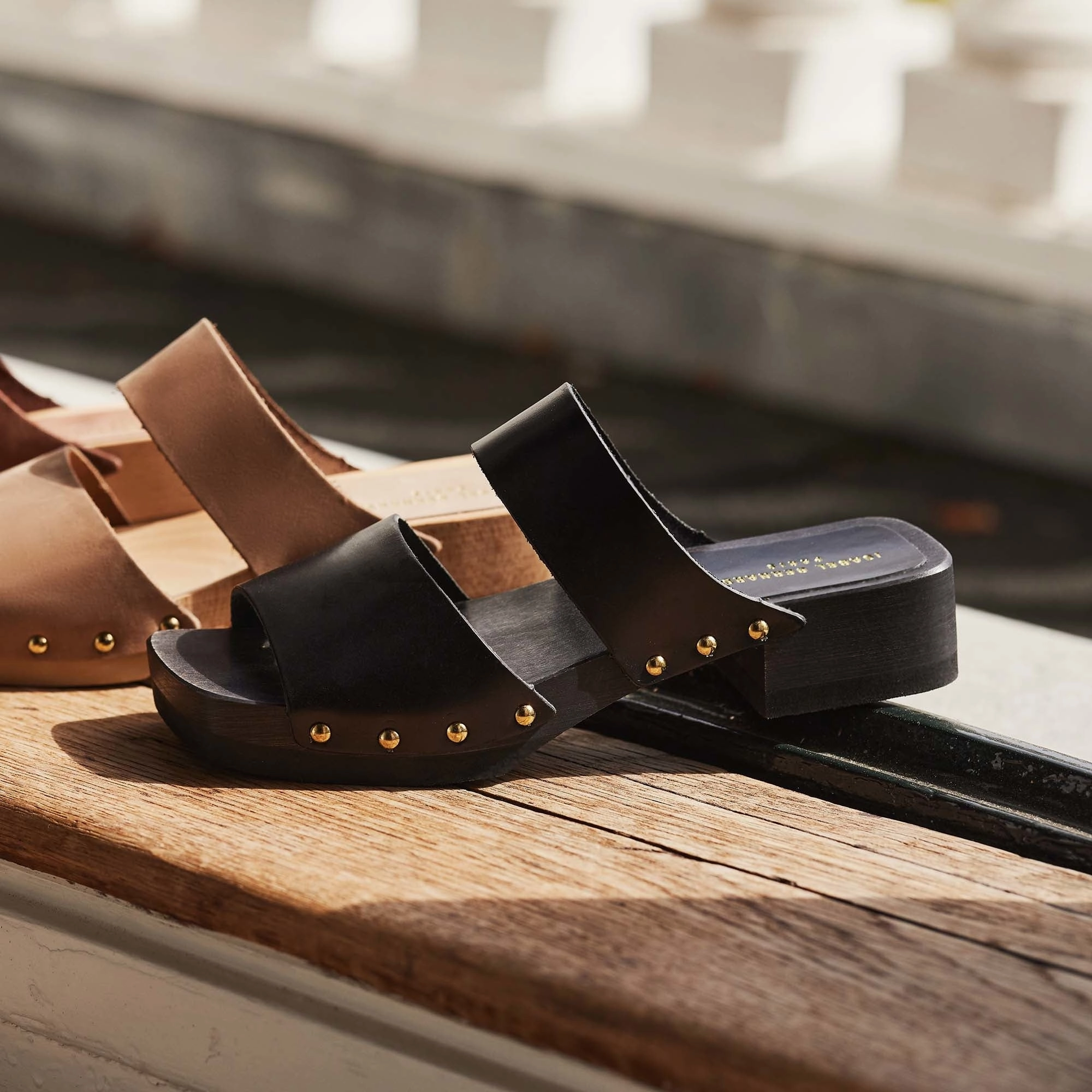 elegant design form Vend?me Carmen black calfskin leather clogs