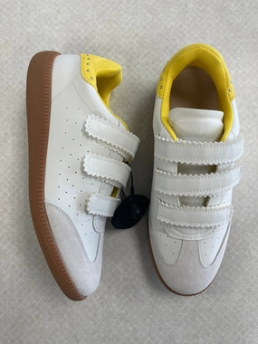 Low Profile Design Shoes Sneakers By Steve Madden In White & Yellow, Size:8.5