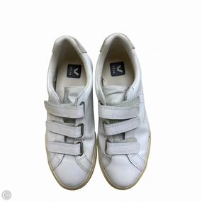 Adjustable Strap Lock Anti Slip Lacing Shoes Sneakers By Clothes Mentor In White, Size: 8