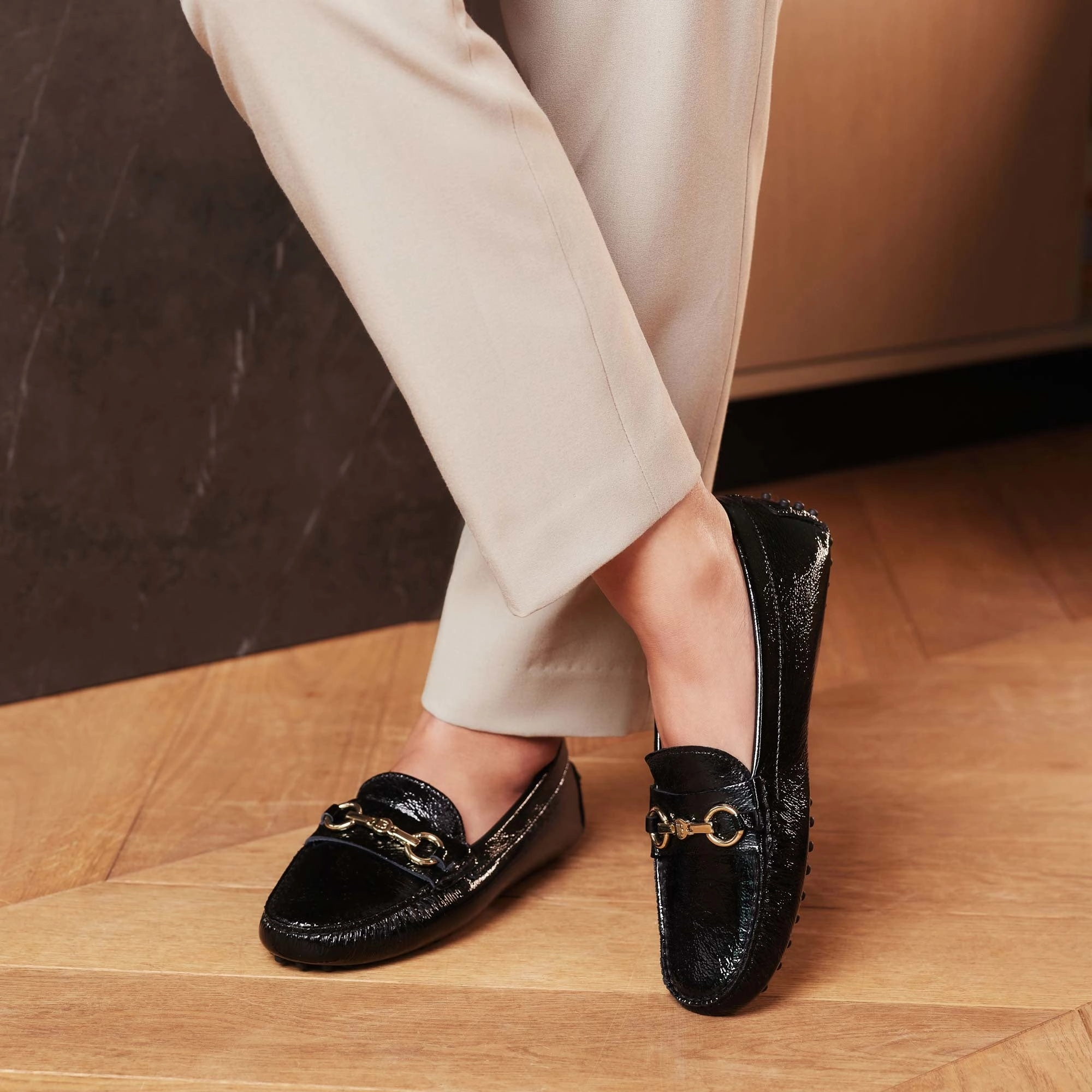 Vend?me Marie black calfskin patent leather moccasins Ankle Support Design Seamless Stitching