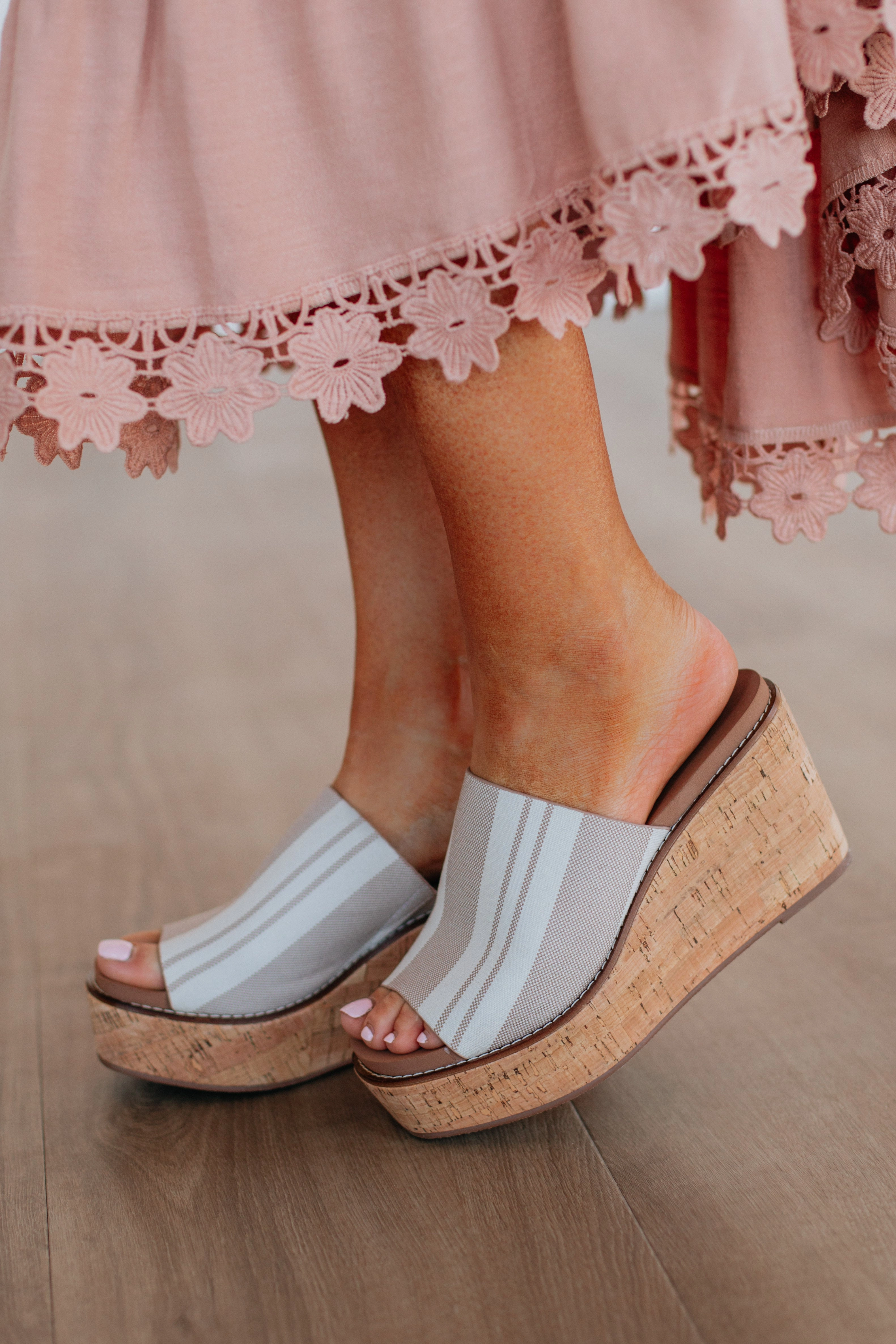 Commute Light Breathable mesh upper So Elevated Wedges