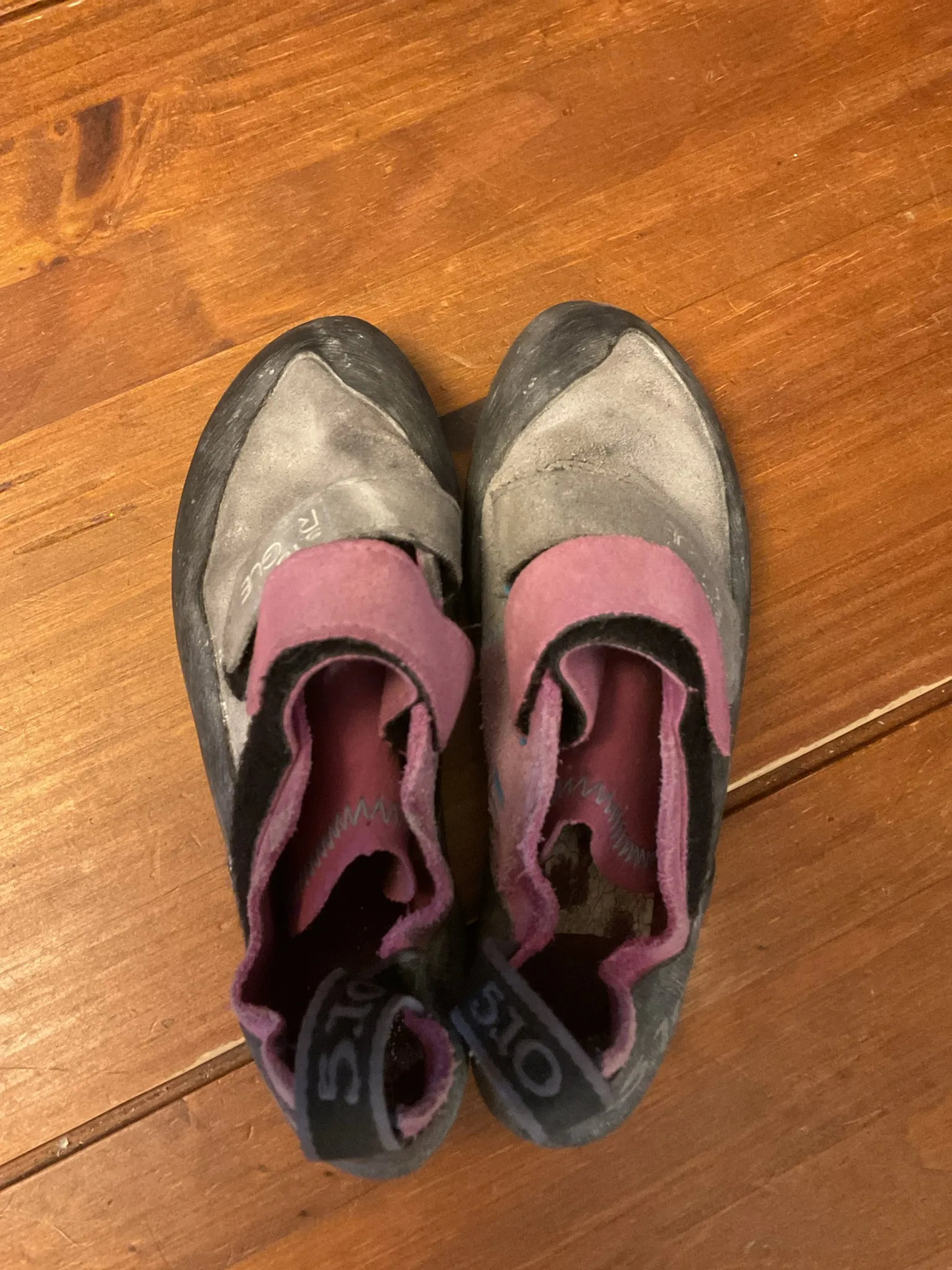 Five Ten Rogue Climbing Shoes Men's 5.5 / Women's 6.5