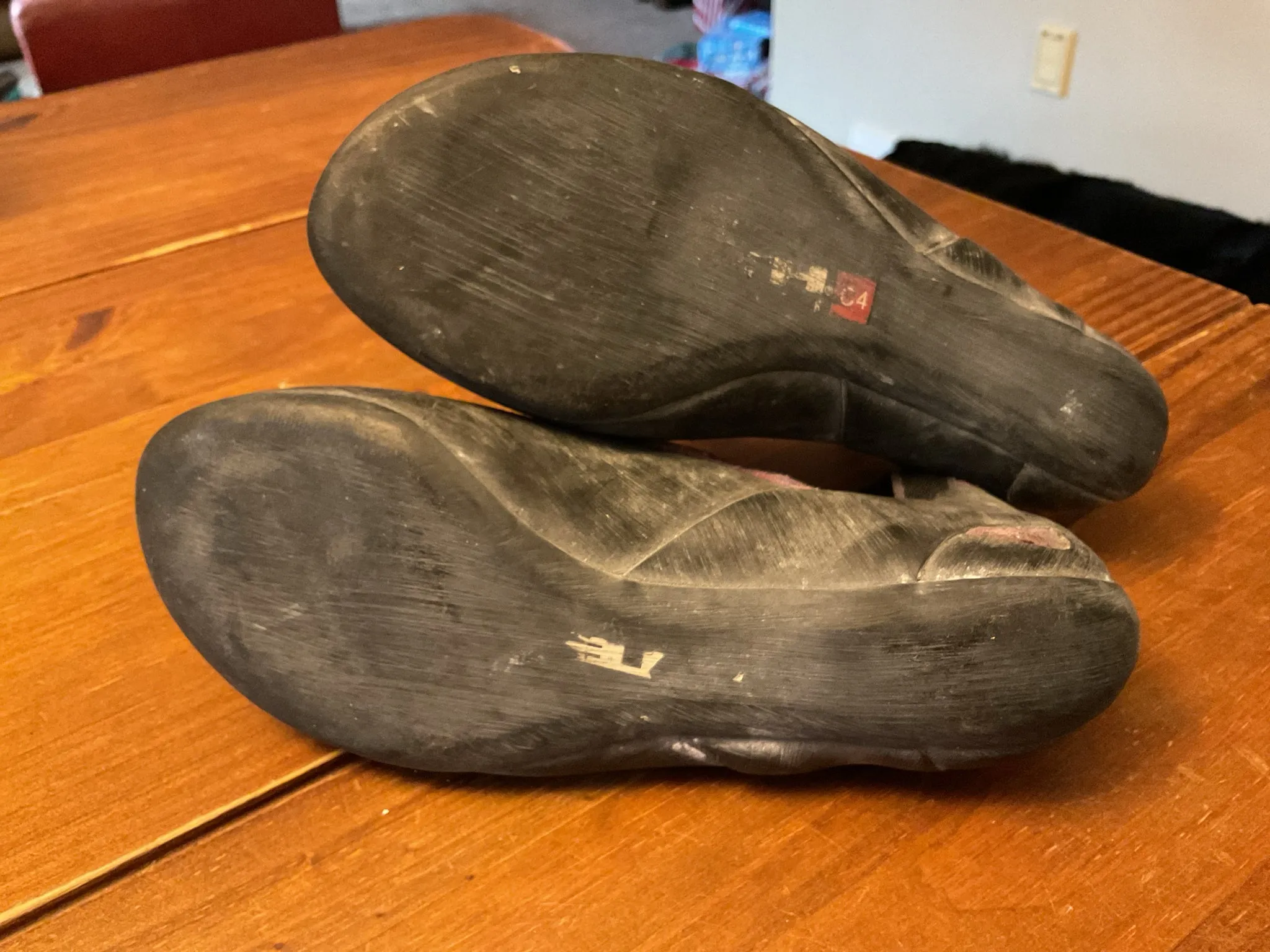 Five Ten Rogue Climbing Shoes Men's 5.5 / Women's 6.5