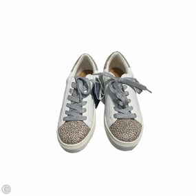 Shoes Sneakers By Universal Thread In White, Size: 9 Casual Sporty