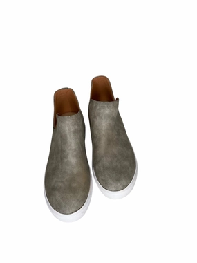 Shoes Sneakers By Clothes Mentor In Beige, Size: 9 Athletic Footwear