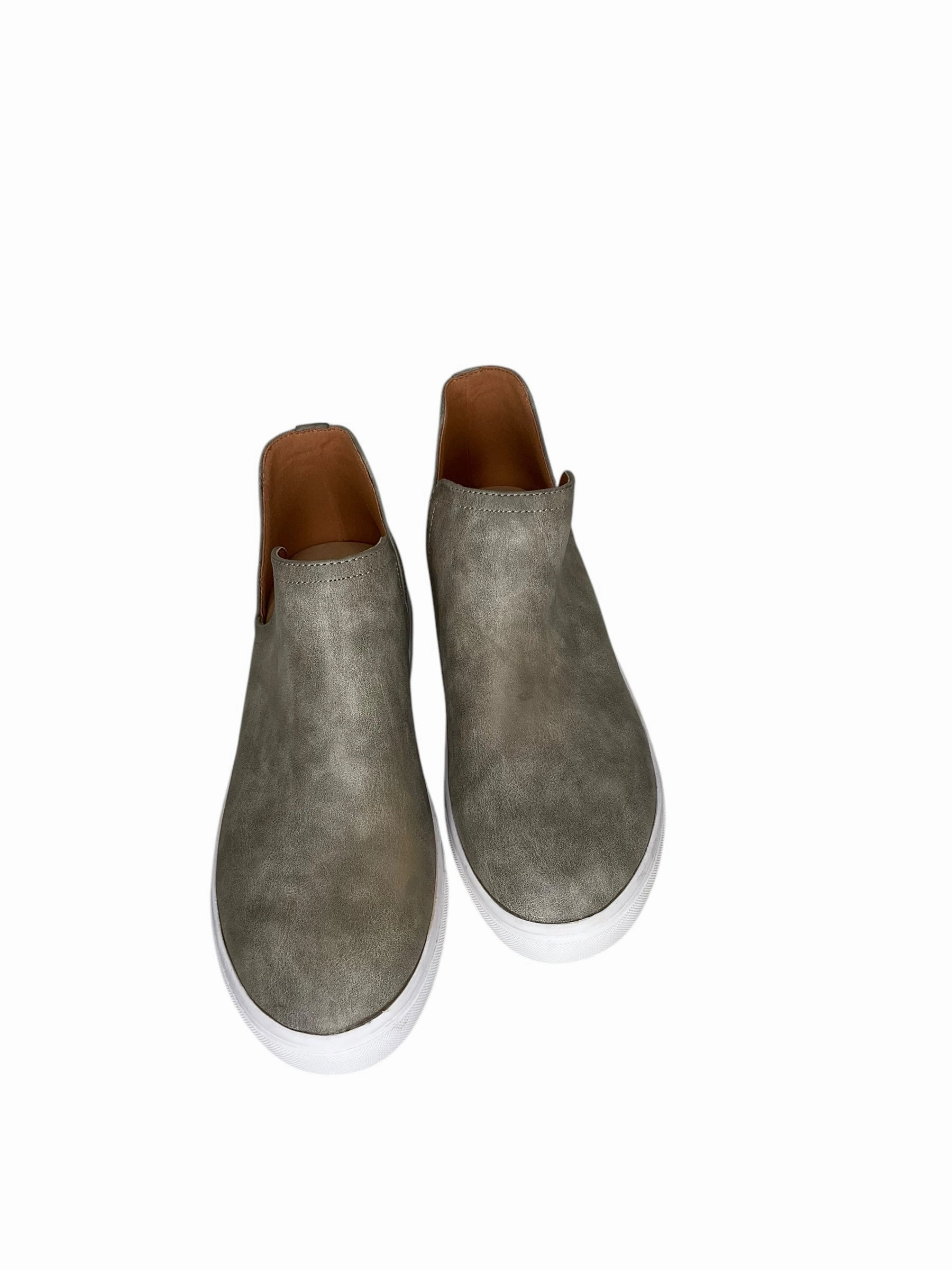 Shoes Sneakers By Clothes Mentor In Beige, Size: 9 Athletic Footwear