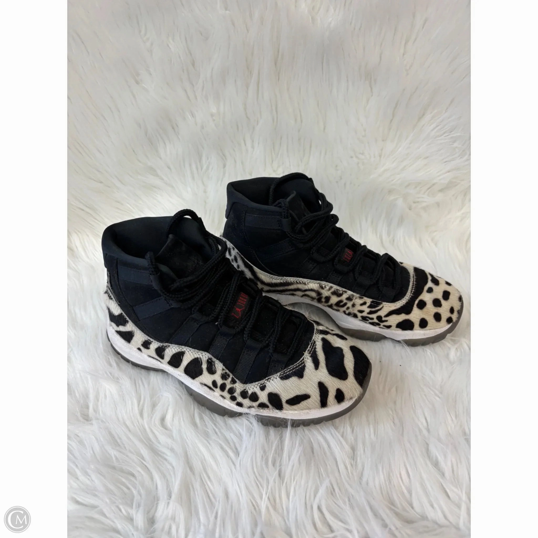 Adjustable Heel Lock Shoes Sneakers By Nike In Animal Print, Size: 7.5