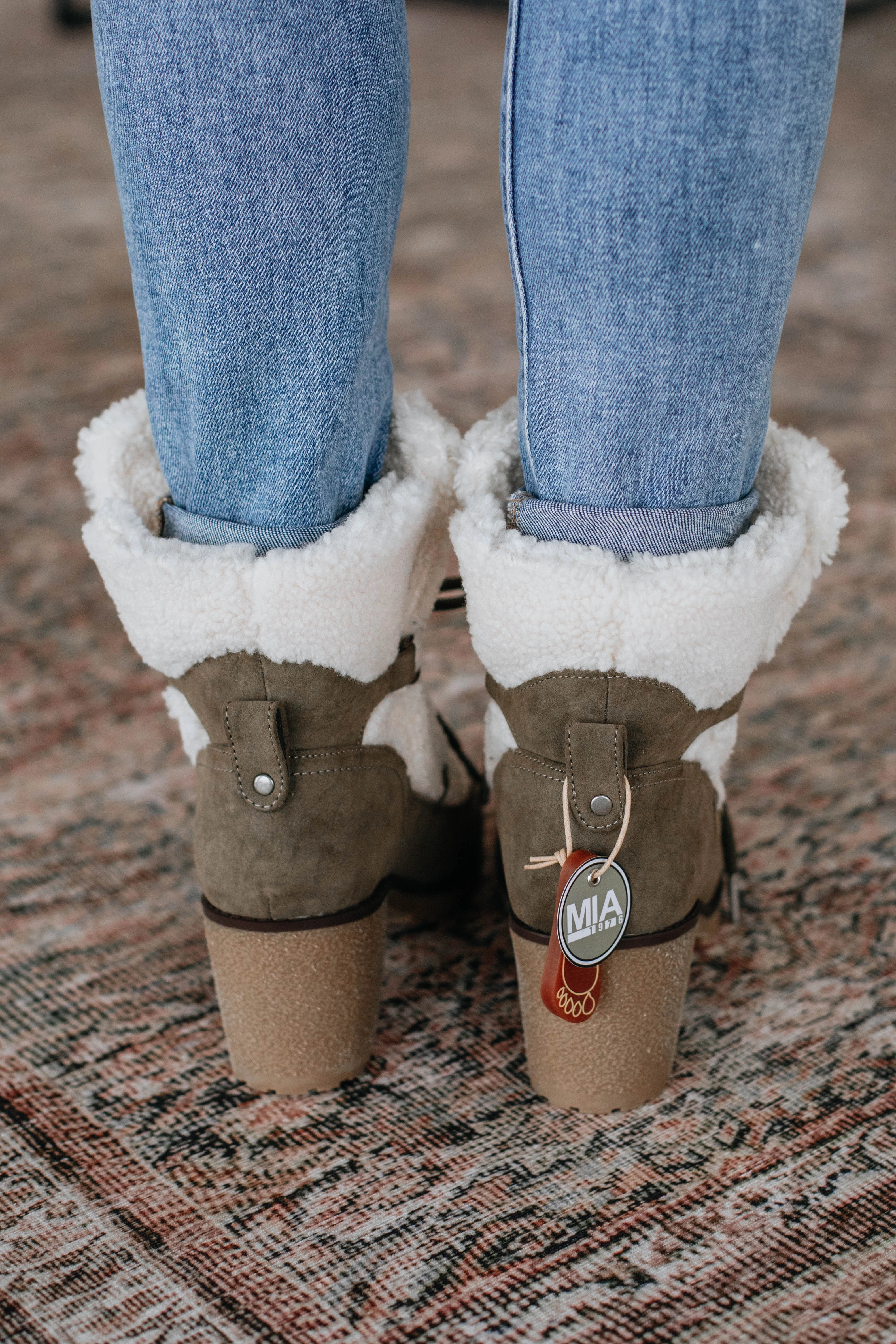 Embracing The Chill Boots - Moss Year Trust Lightweight Design