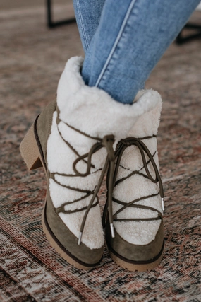 Stretchable Upper Embracing The Chill Boots - Moss