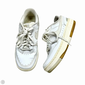 Shoes Sneakers By Nike In White, Size: 8.5 Light Step