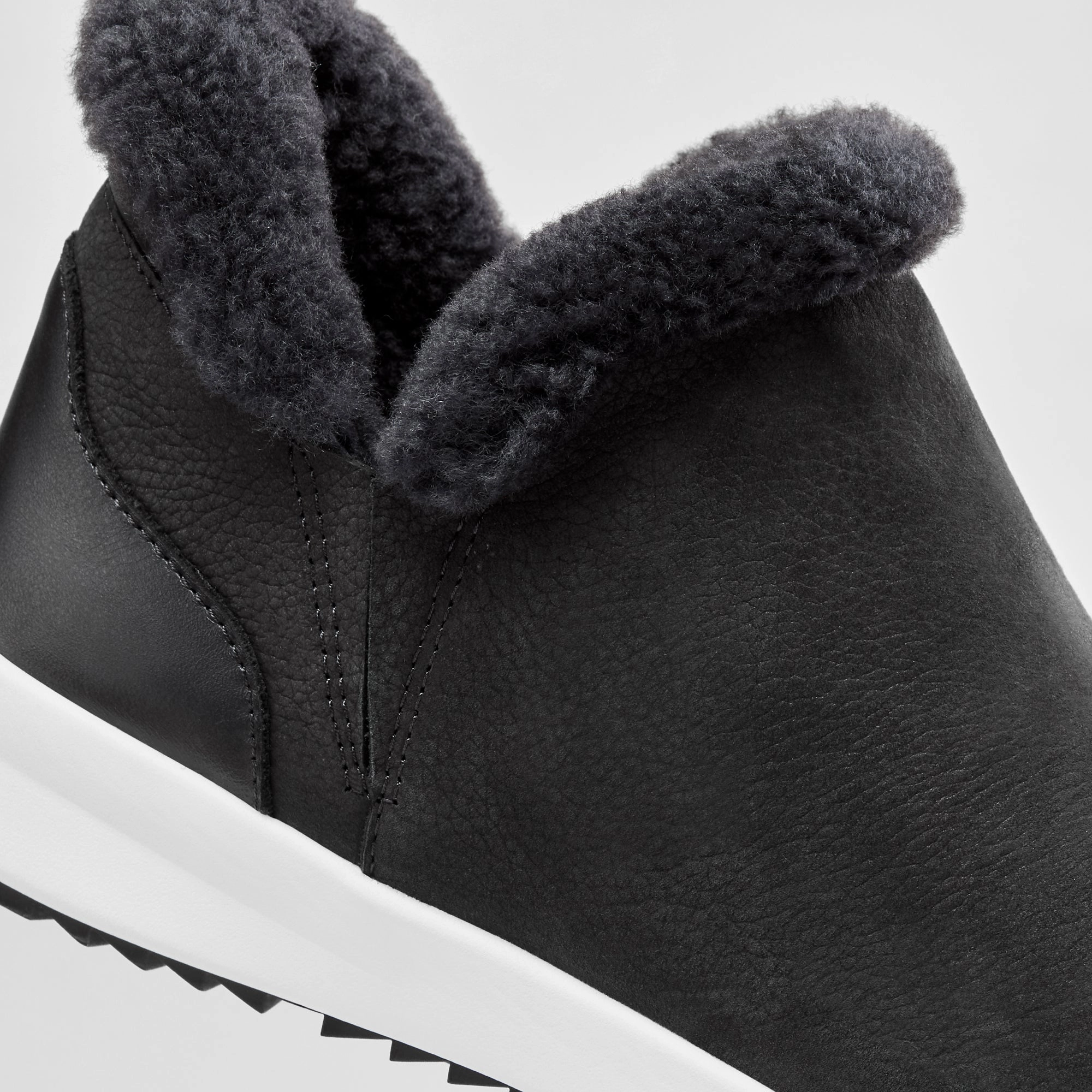 K??mau  -  Lava Rock Shock Absorbing Remote Hiking Fur Trim