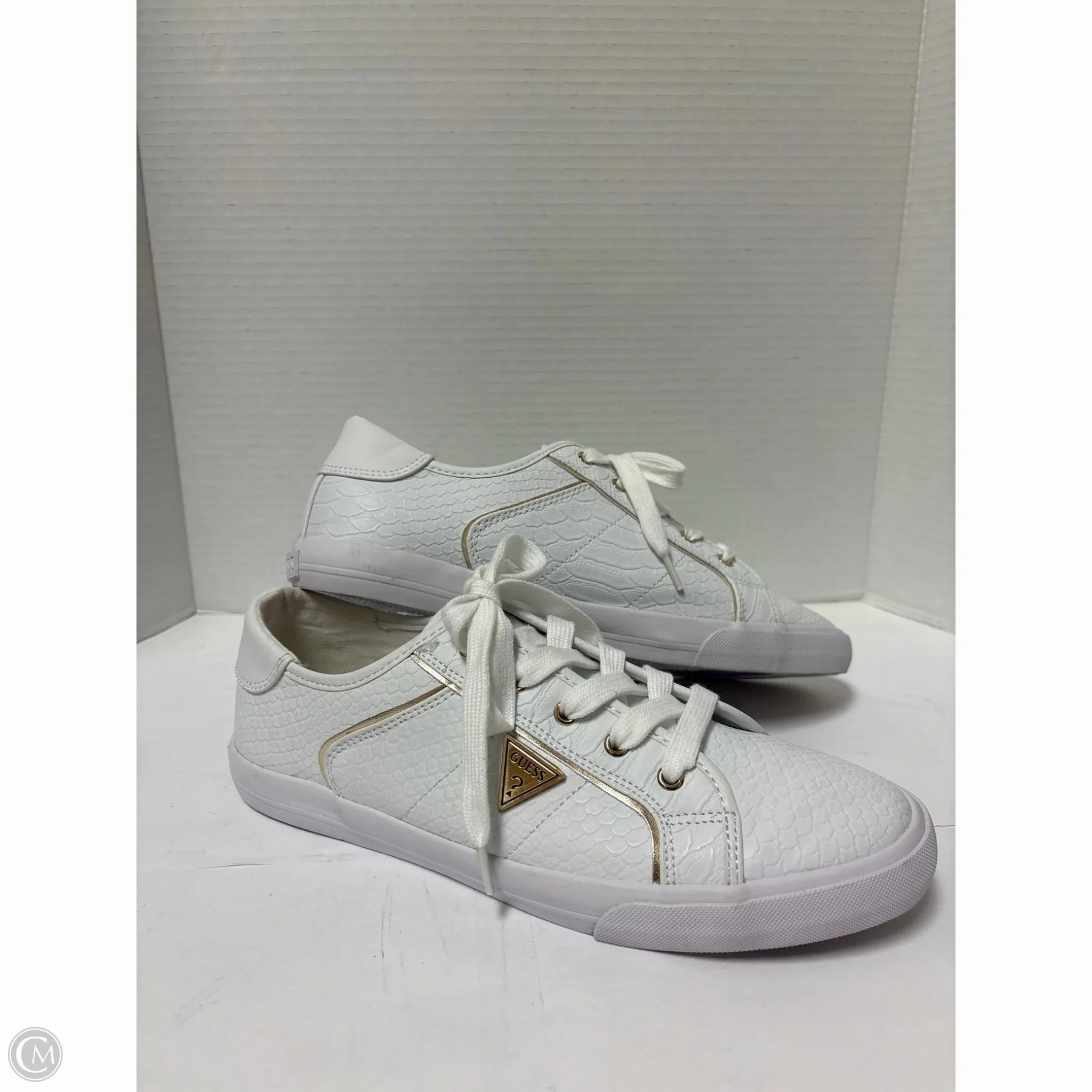 Luxe sole Shoes Sneakers By Guess In White, Size: 10