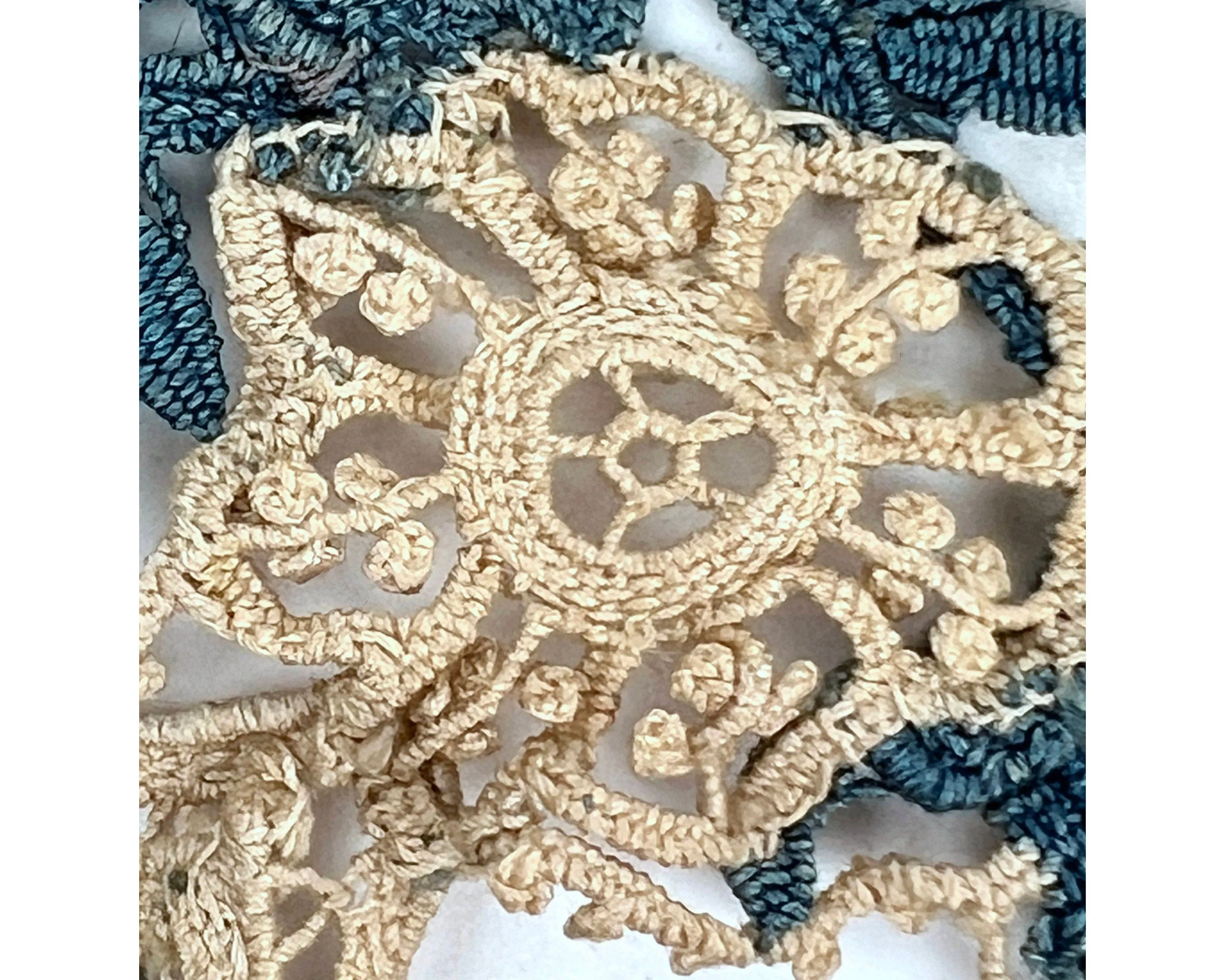 Large Antique Victorian Lace Collar Hand Made Blue & Ecru Bedfordshire ?