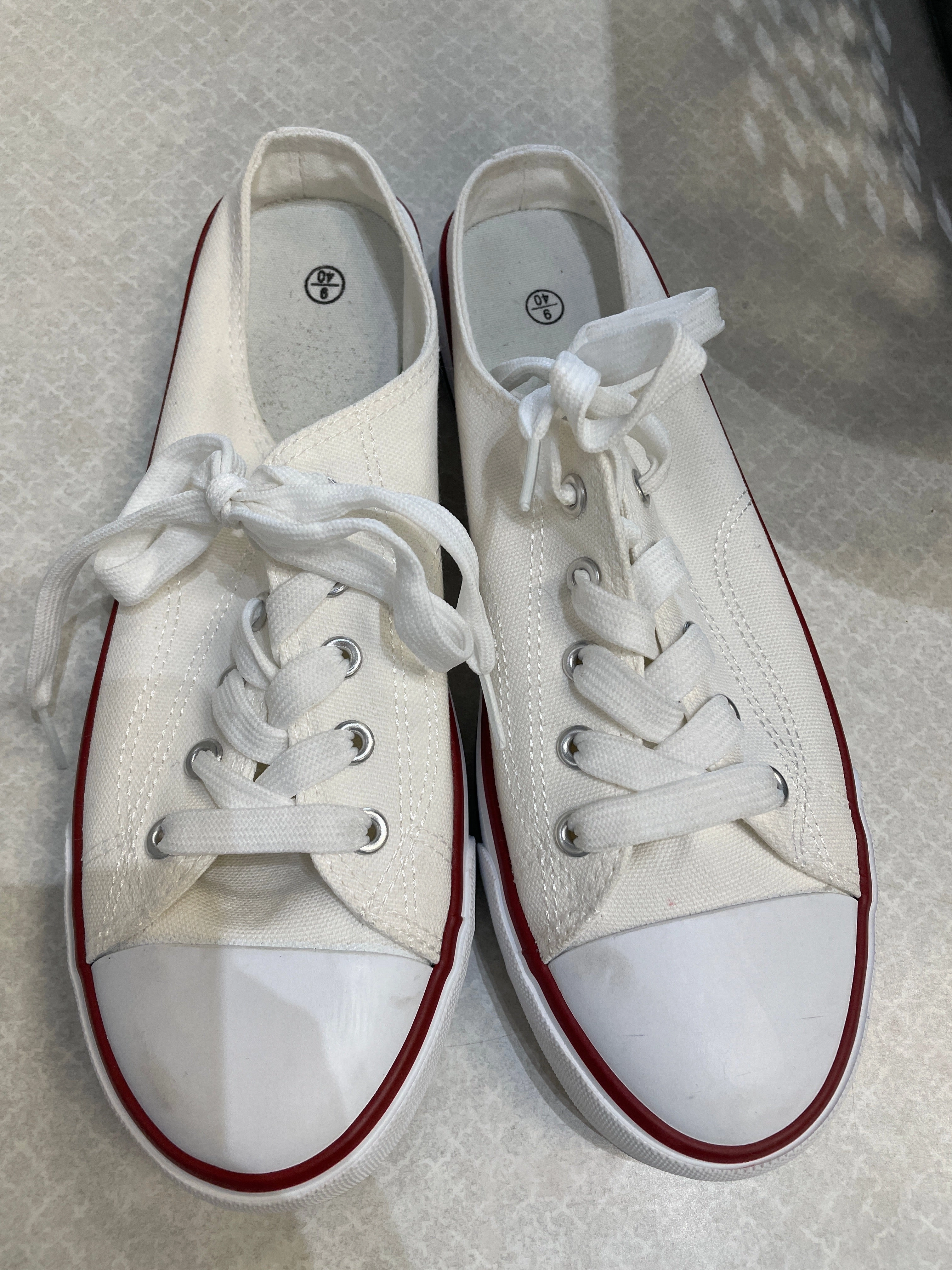 Shoes Sneakers By Clothes Mentor In White, Size: 9 Smart cushioning HeelCushioning