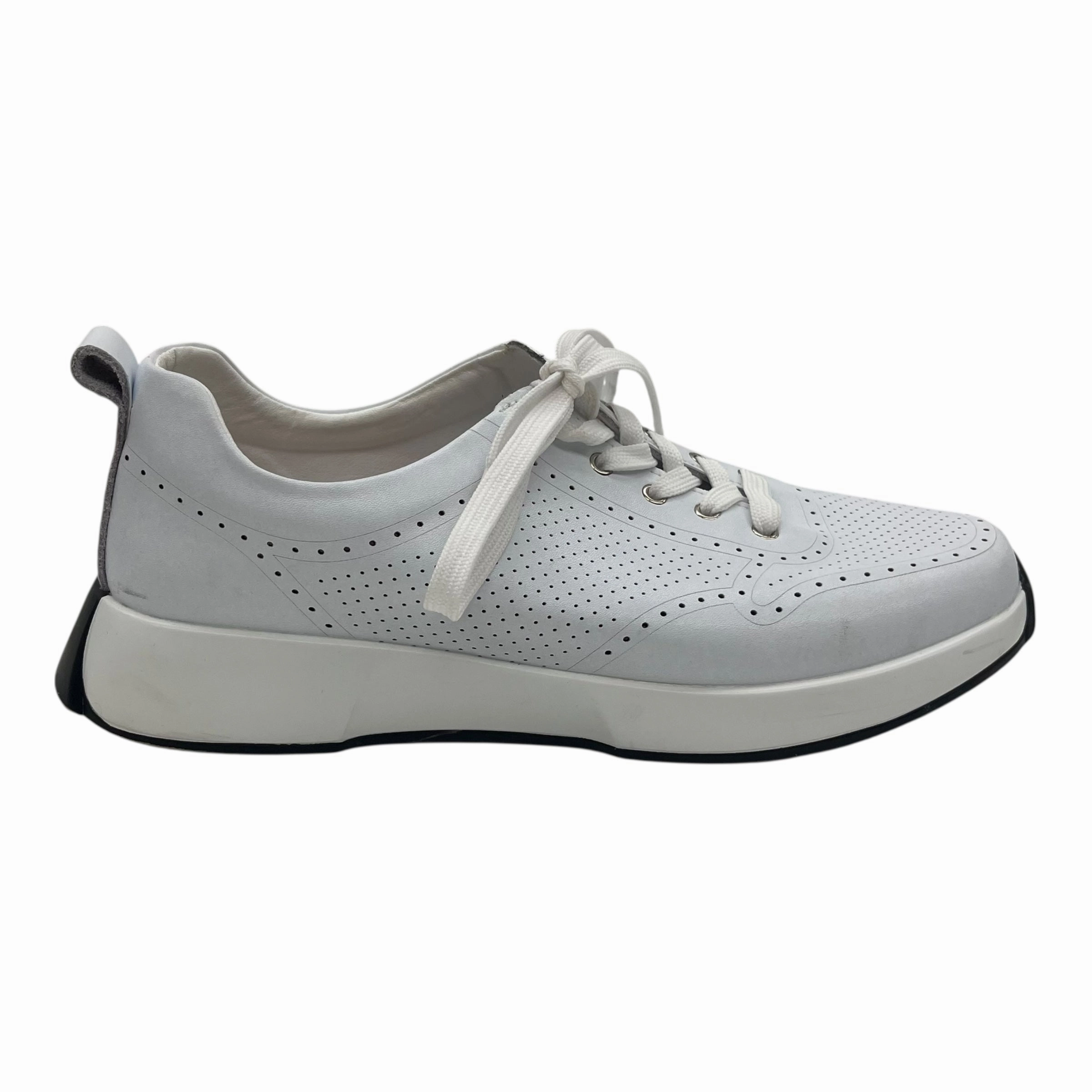 Sneaker Disinfectant Orthopedic friendly Shoes Sneakers By Clothes Mentor In White, Size:11