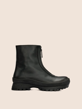 Estrella Black Lined Boot Classic Touch Shock Absorbing Remote Hiking