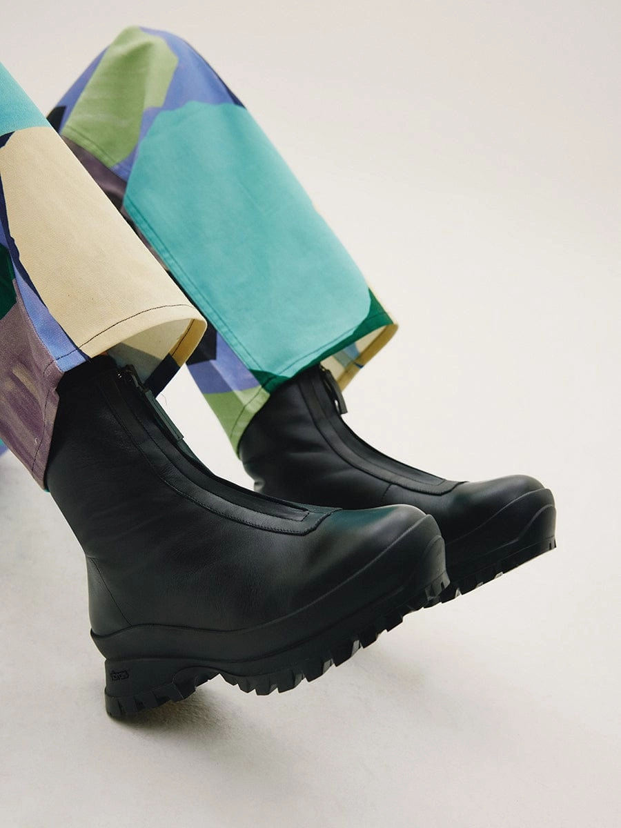 Estrella Black Lined Boot Padded Interior Weather Resistant User Ultimate Durability