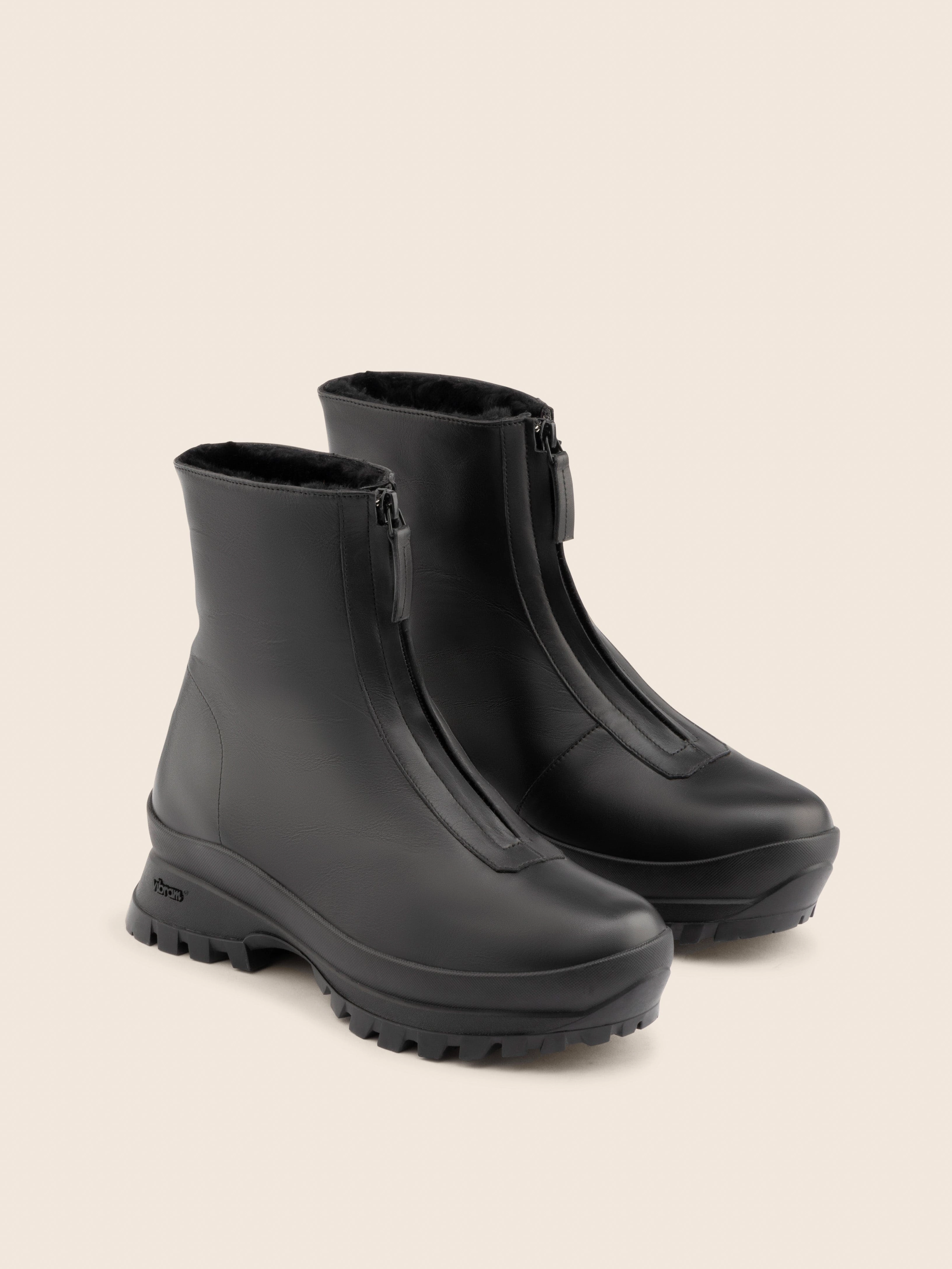 Tread Pattern Estrella Black Lined Boot