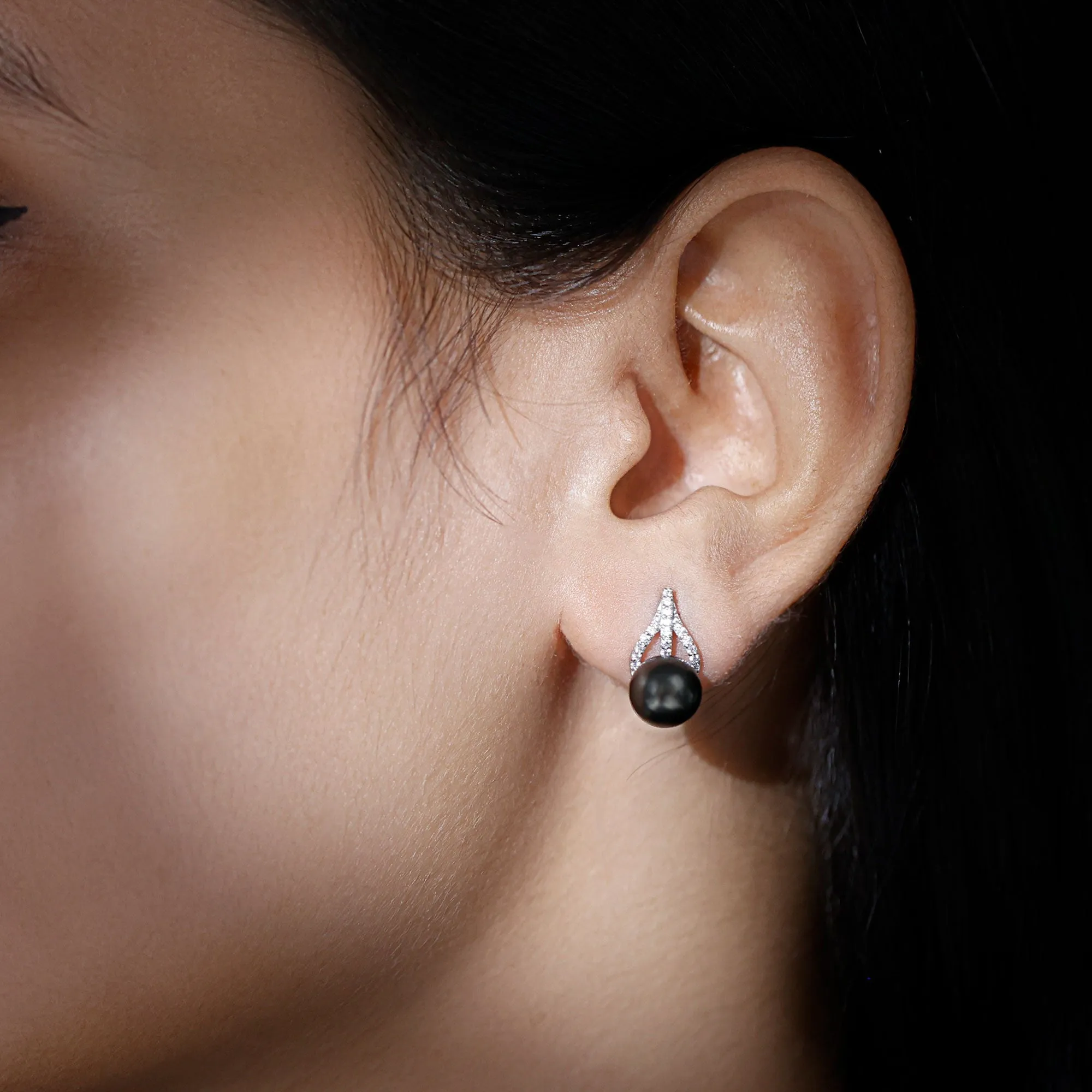Minimal Black Tahitian Pearl Stud Earrings with Diamond