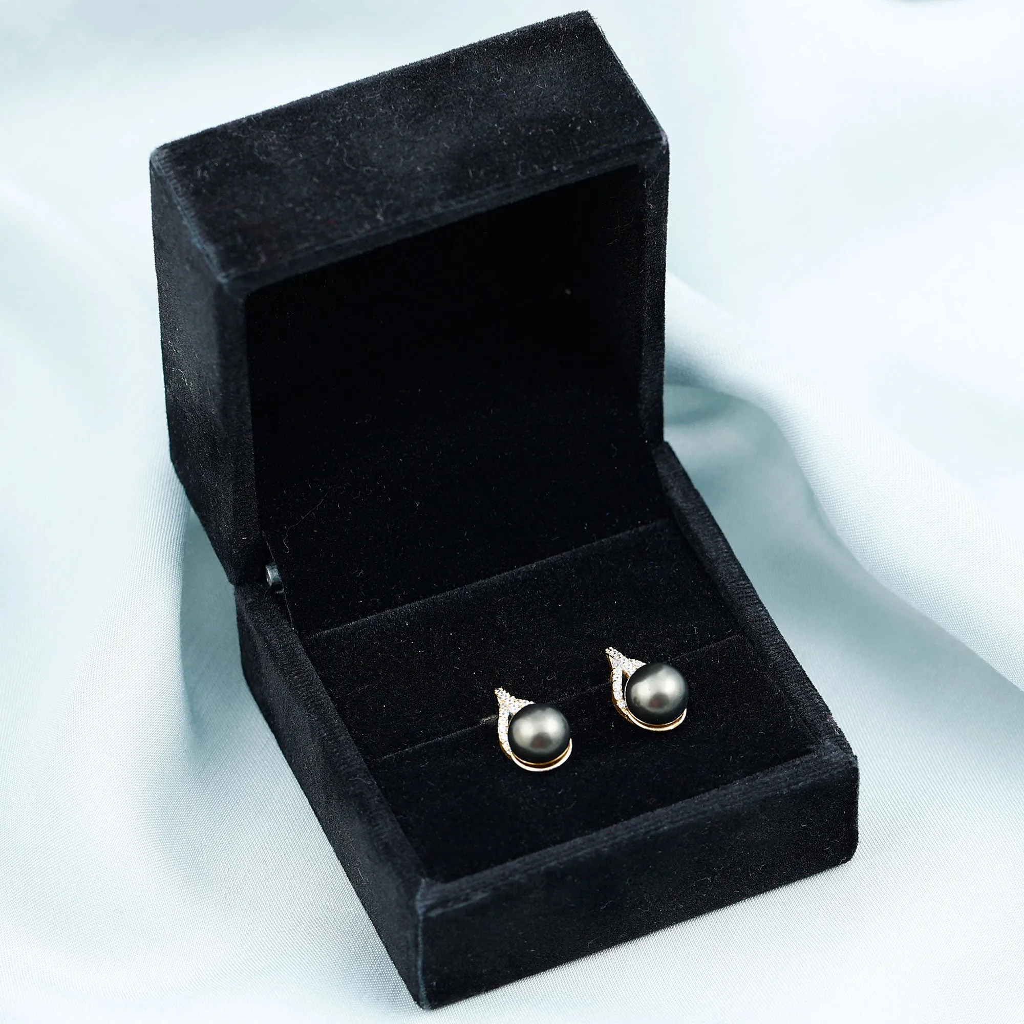 Minimal Black Tahitian Pearl Stud Earrings with Diamond