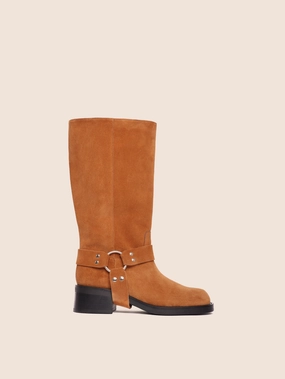 Lucca Honey Suede Boot Flexible Frame Snowy Path