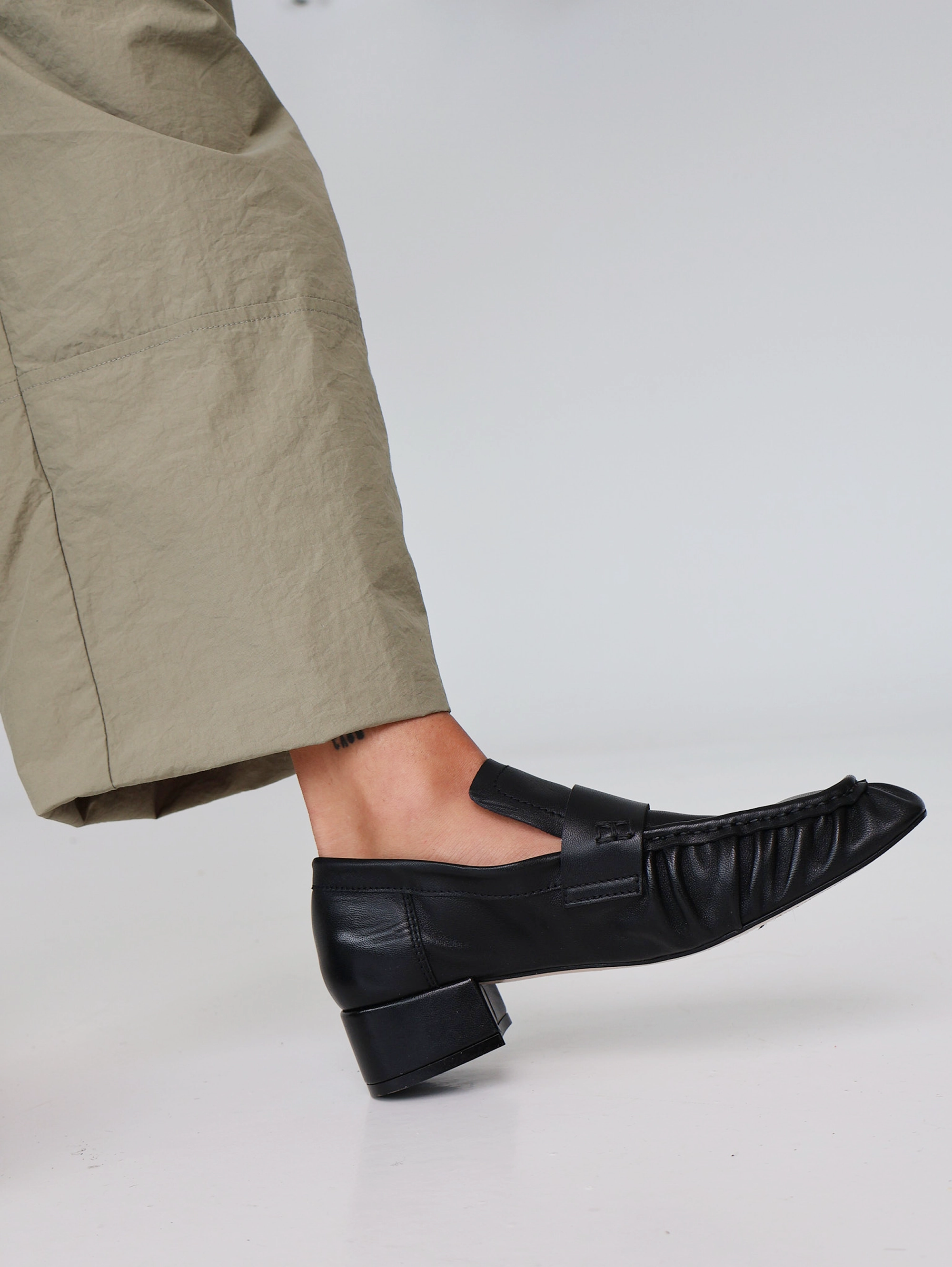 Navas Black Loafer Simple