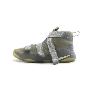NIKE  LEBRON SOLDIER XI