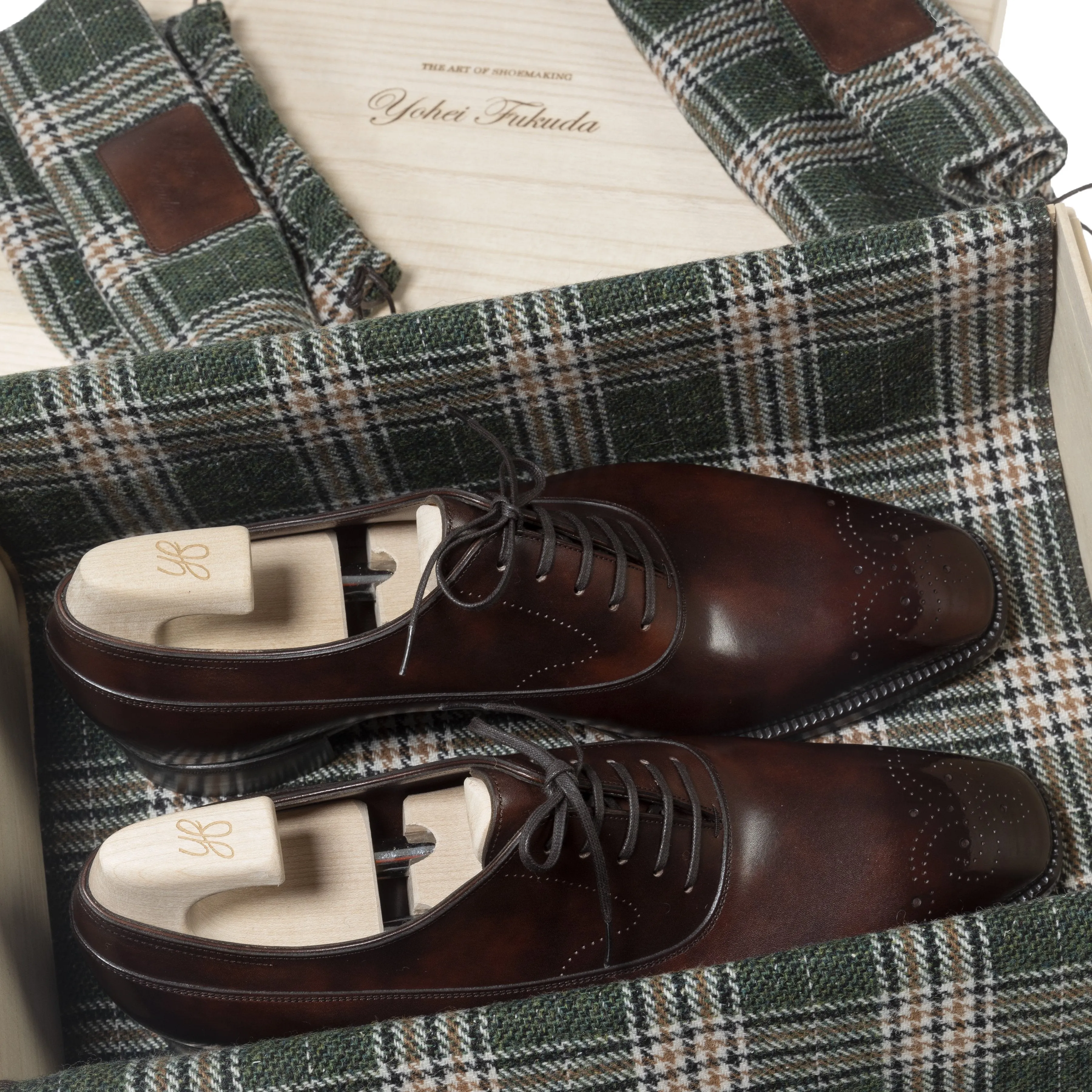 Nile Medallion Oxford