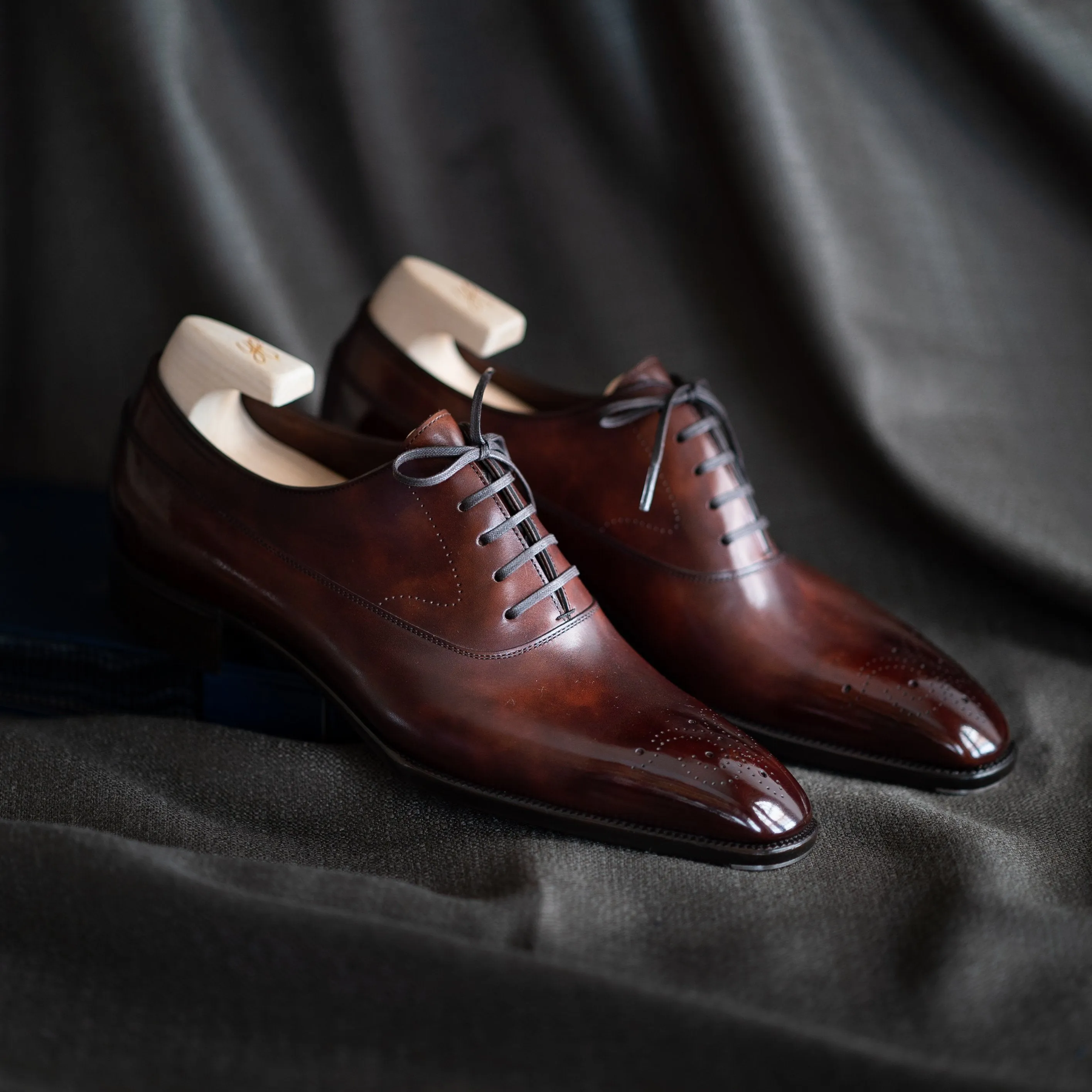 Nile Medallion Oxford