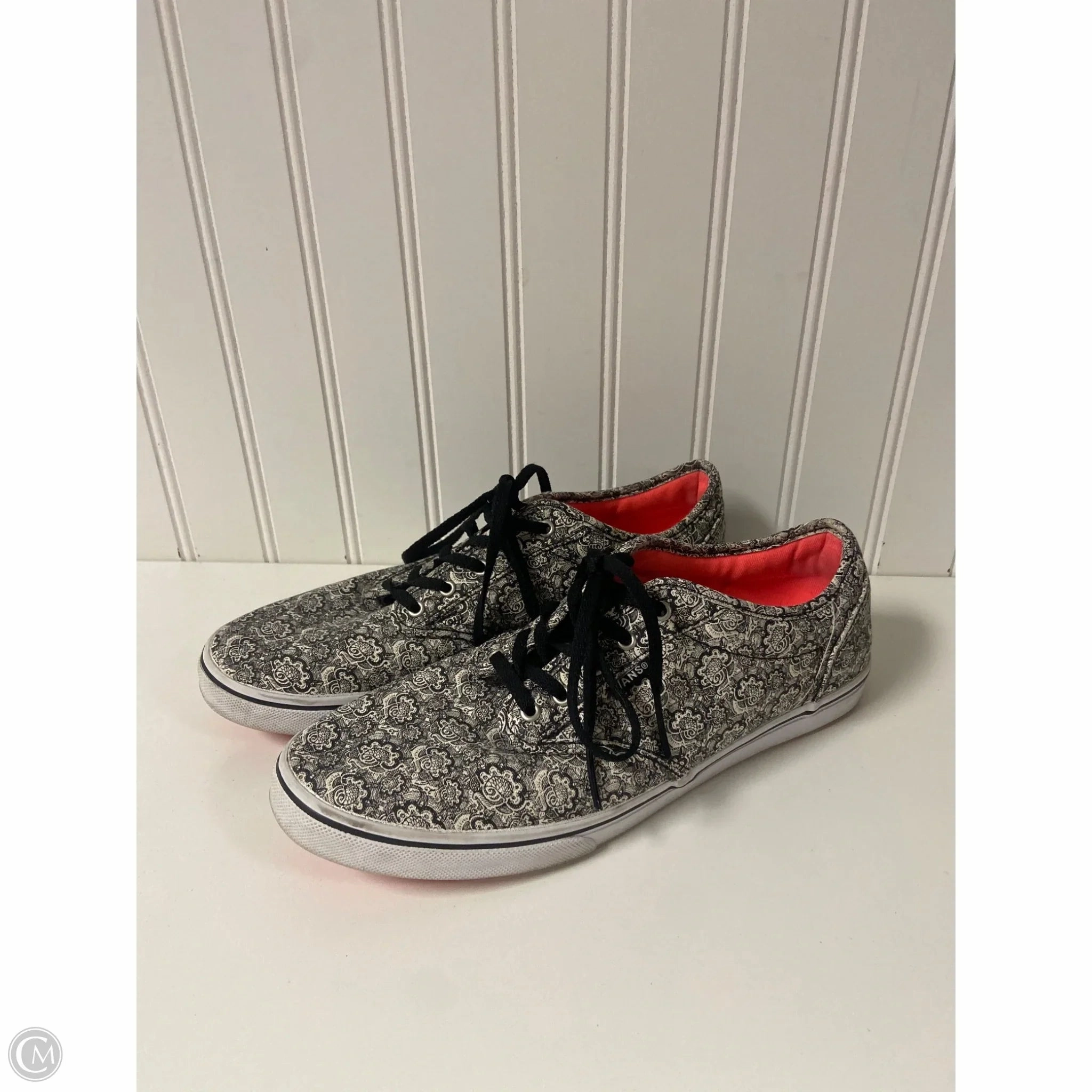 Shoes Sneakers By Vans In Black & White, Size: 9 All Terrain Grip Pattern