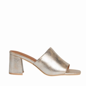 Adapt in Gold students Bacteria Inhibiting Sockliner