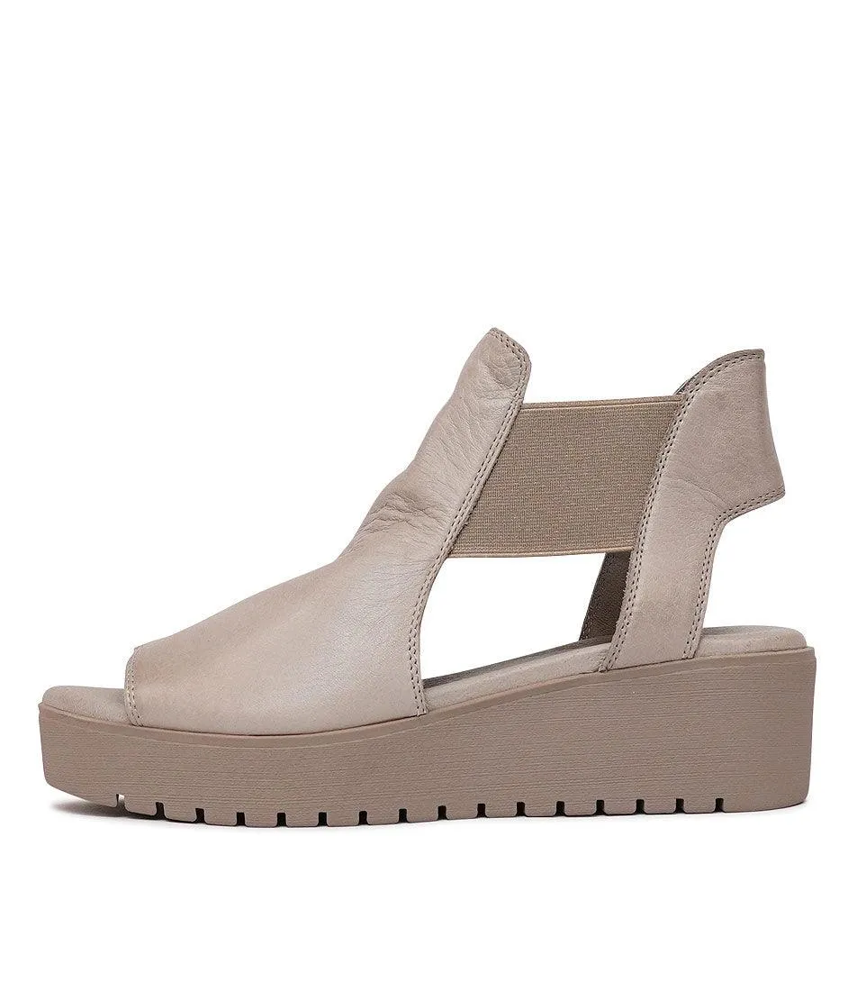 Ozie Smoke Leather Sandals