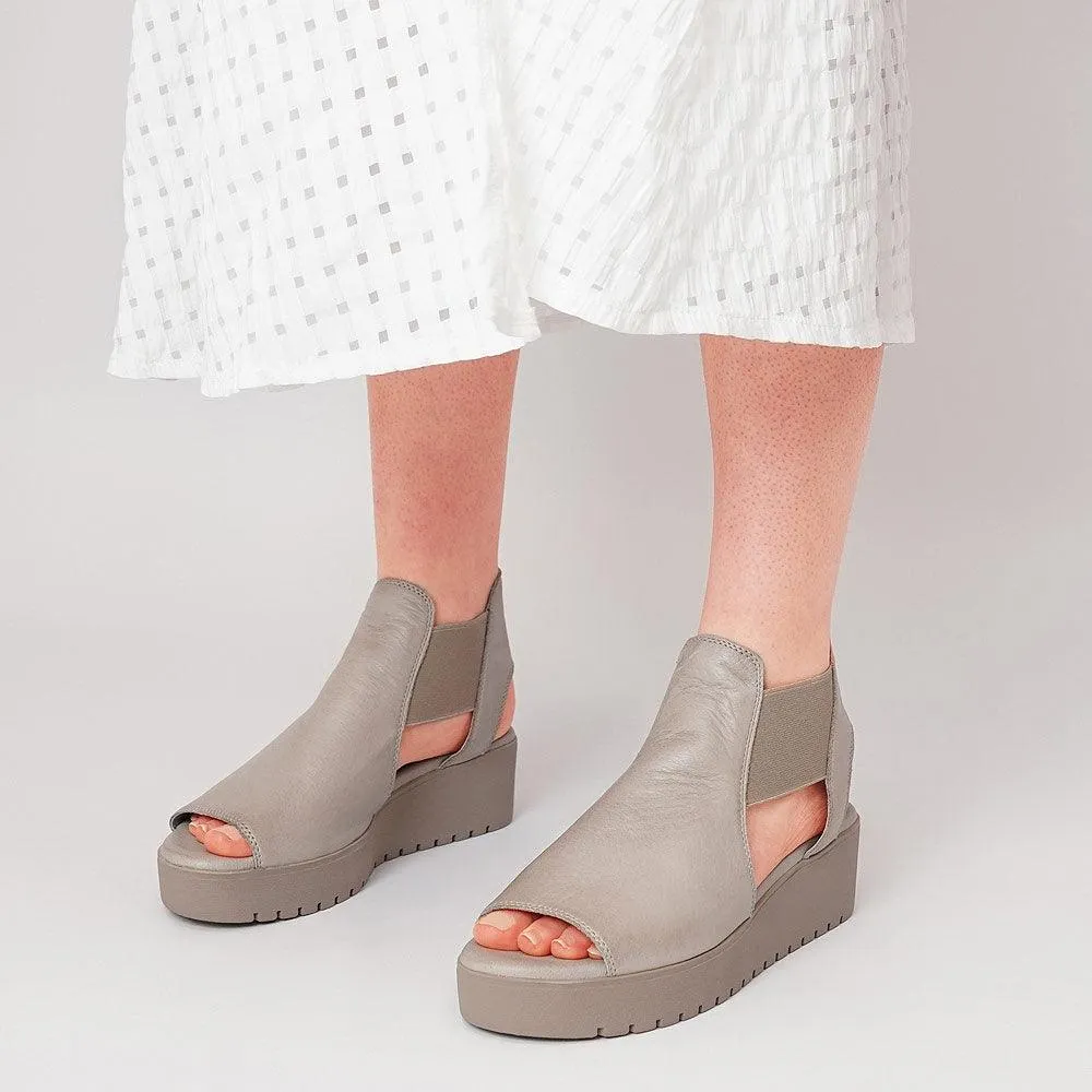 Ozie Smoke Leather Sandals