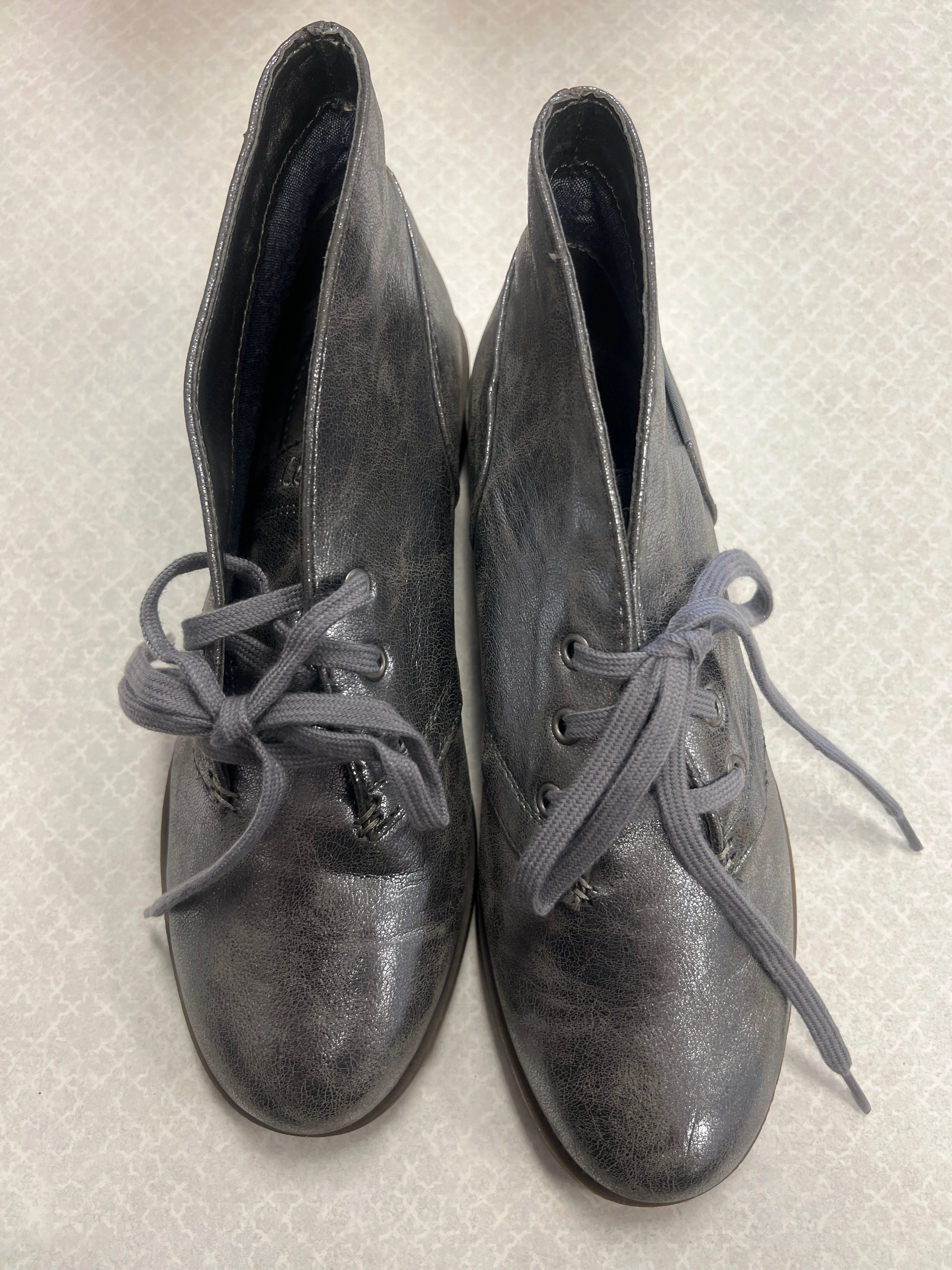 Shoes Sneakers By Calvin Klein  Size: 8.5 Retro-inspired performance