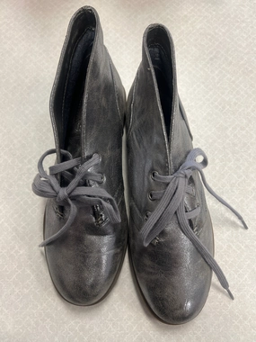 Shoes Sneakers By Calvin Klein  Size: 8.5 Retro-inspired performance